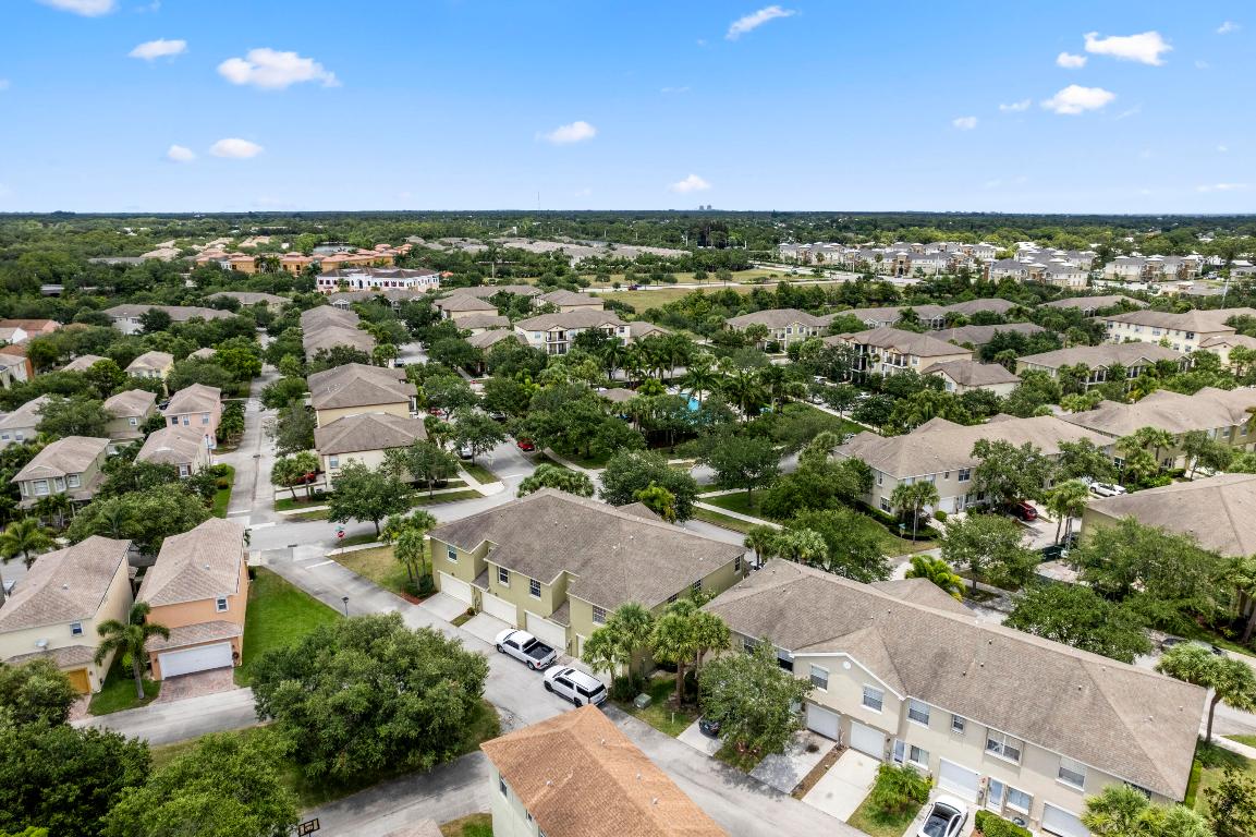 1976 SE High Springs Drive