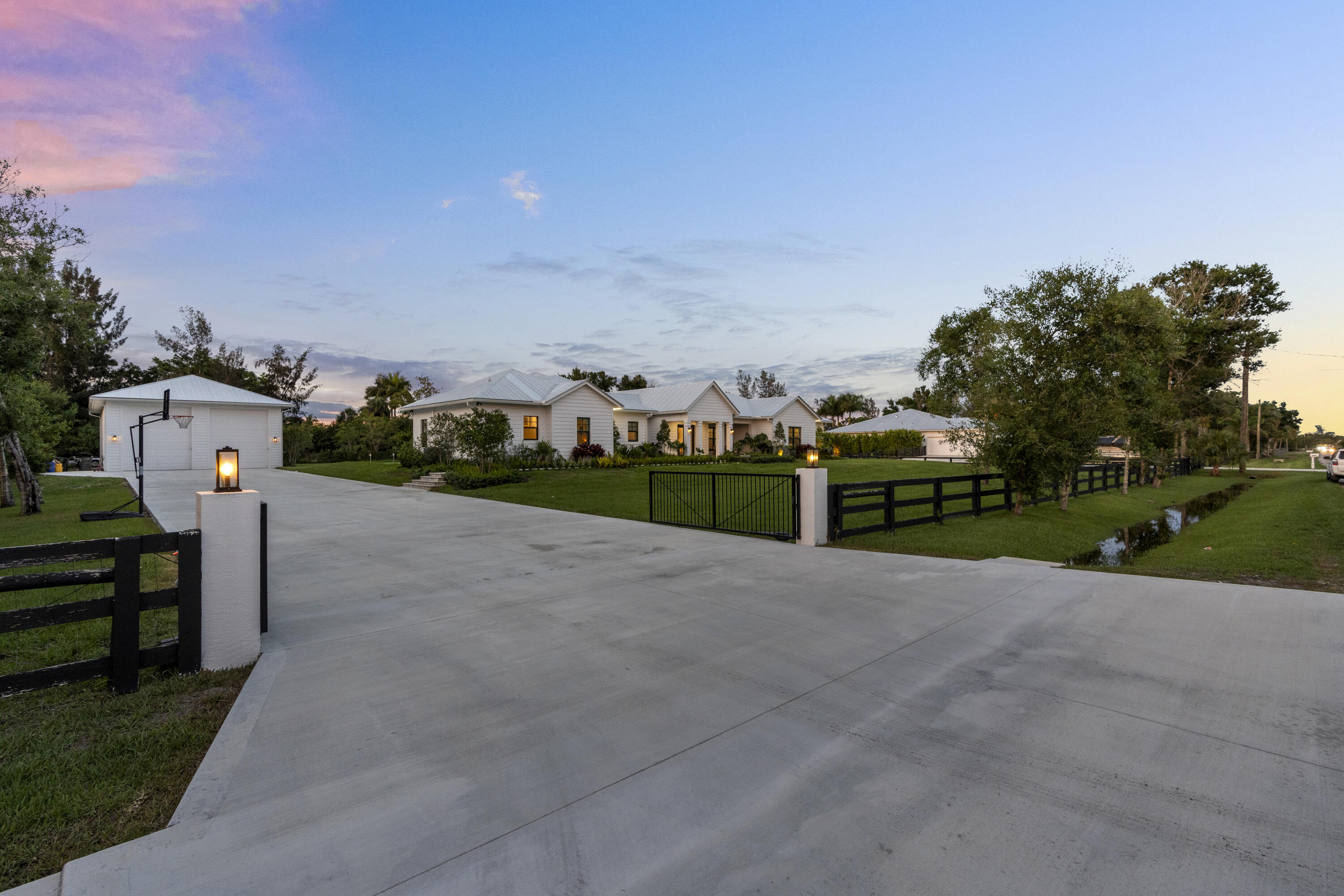9339 154th Road N