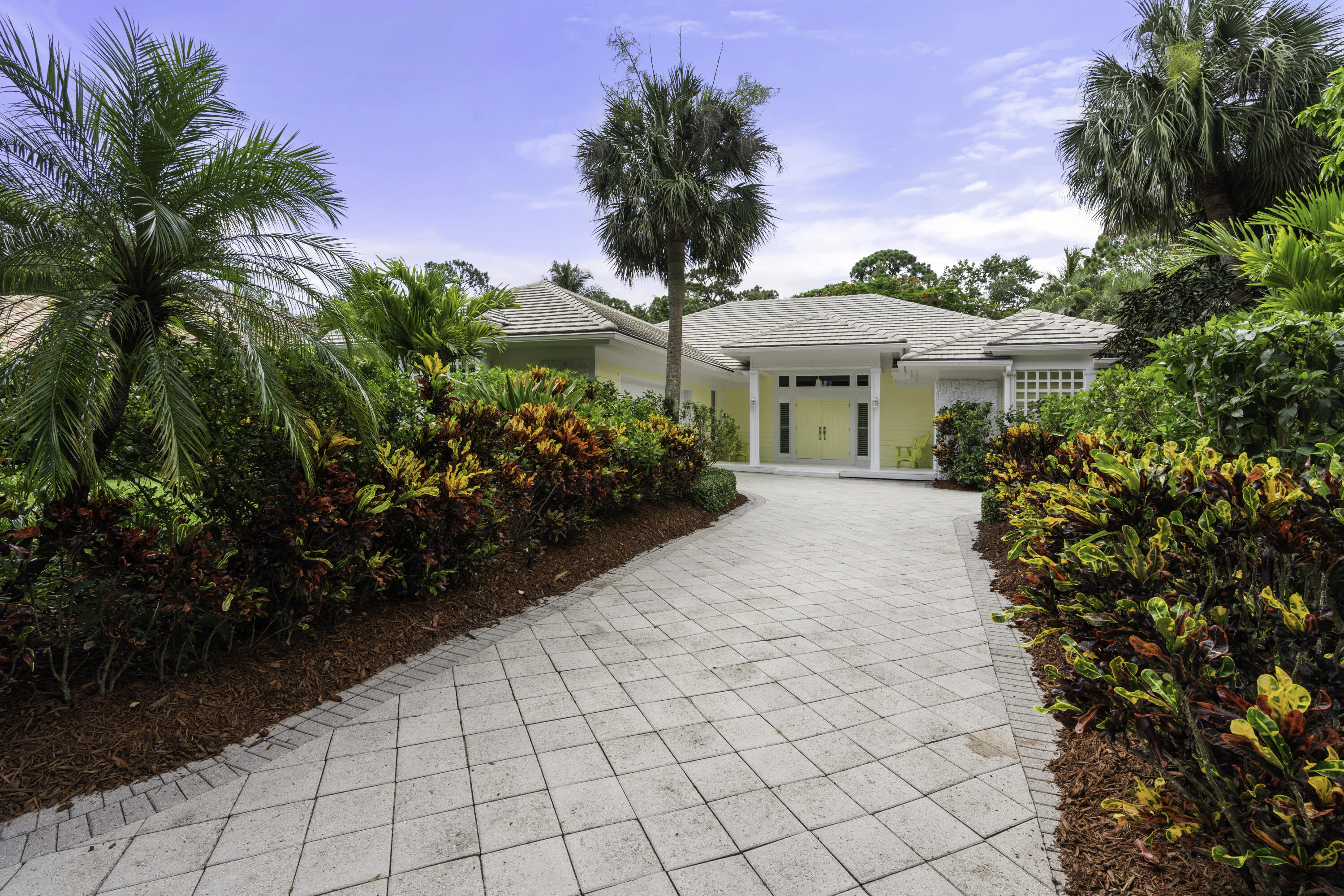 136 N River Drive W