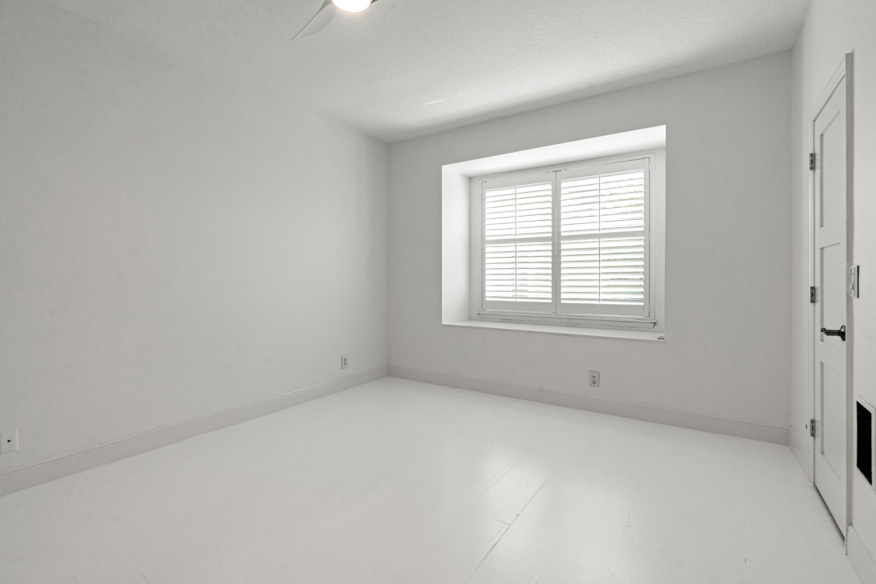 136 N River Drive W