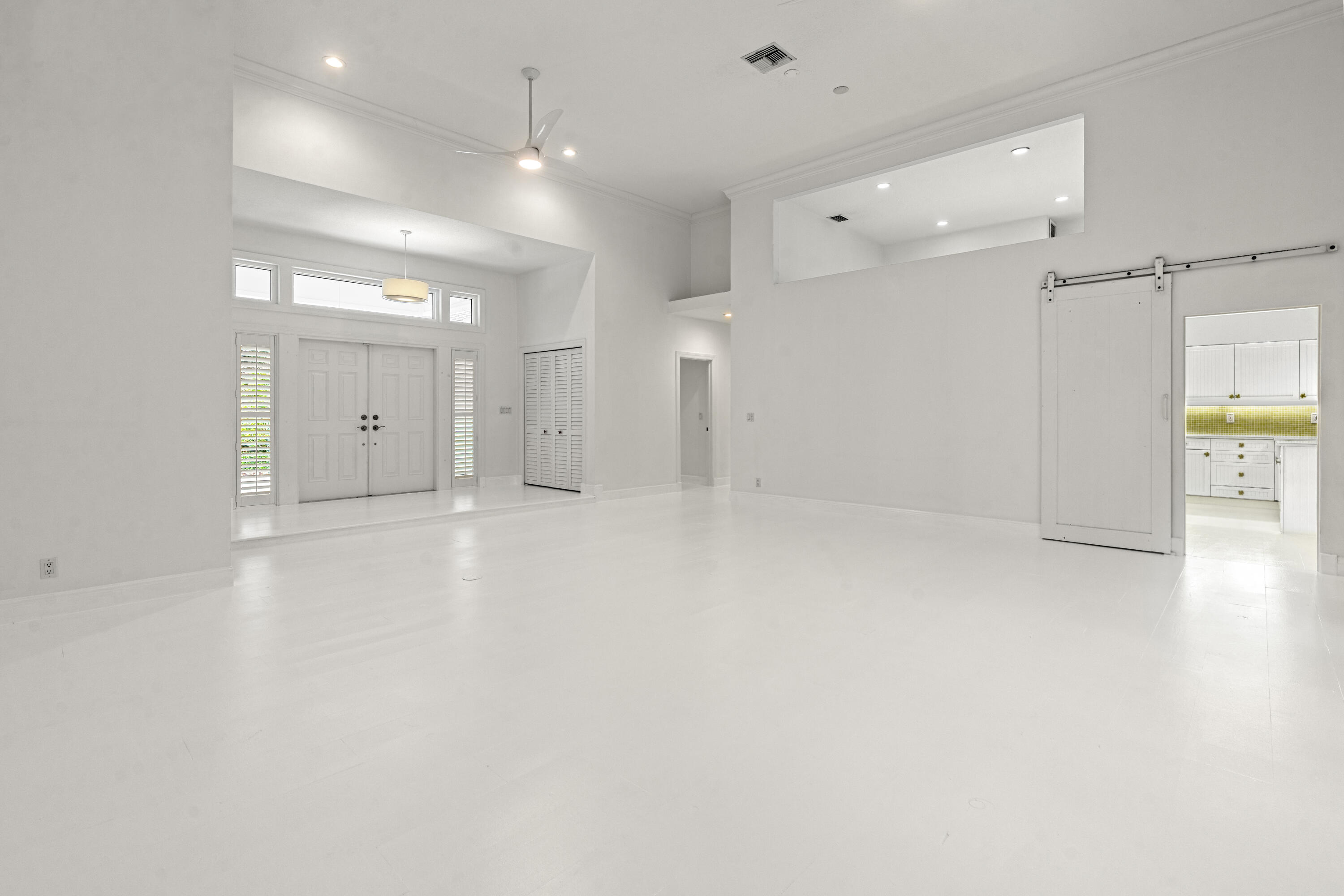 136 N River Drive W