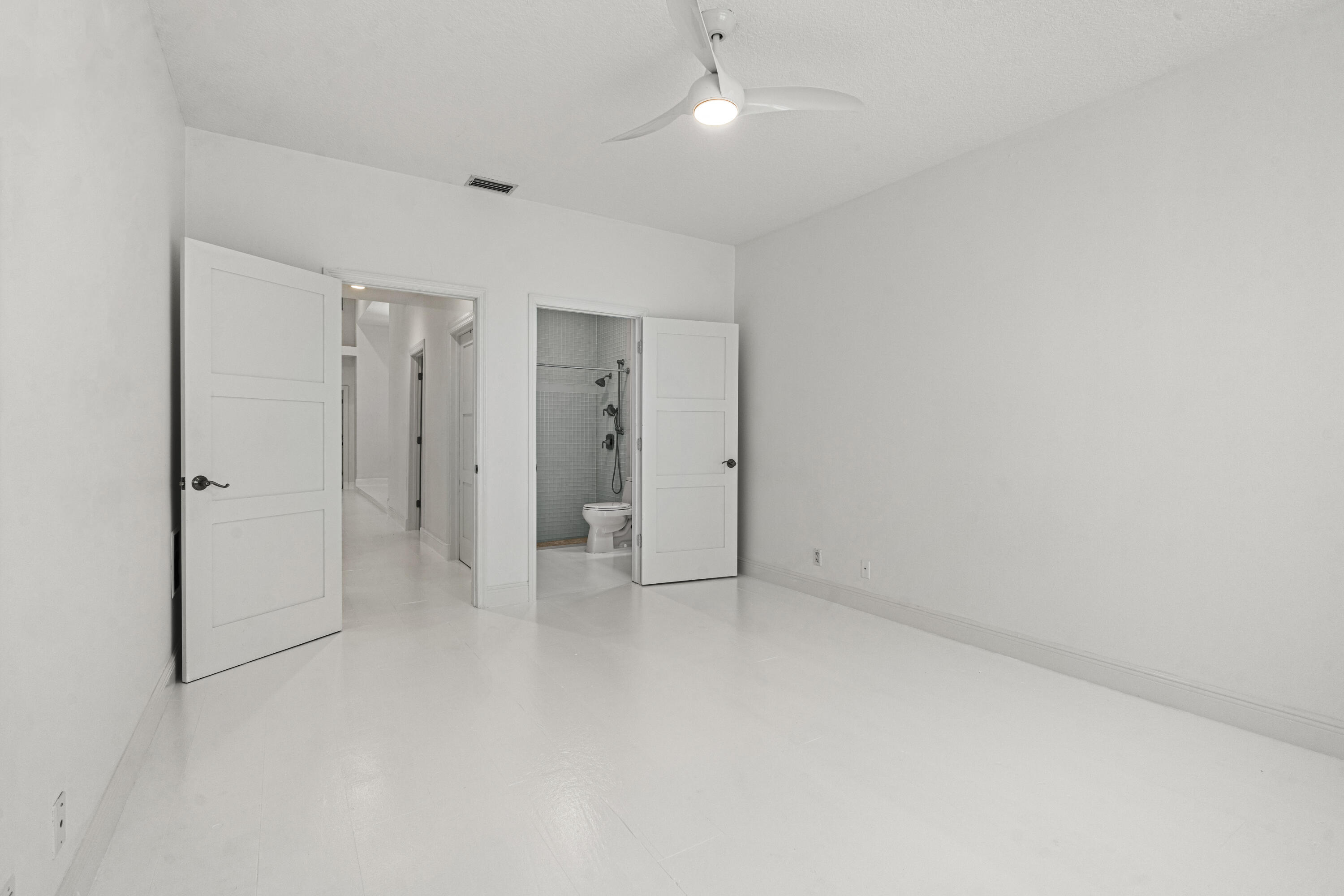 136 N River Drive W