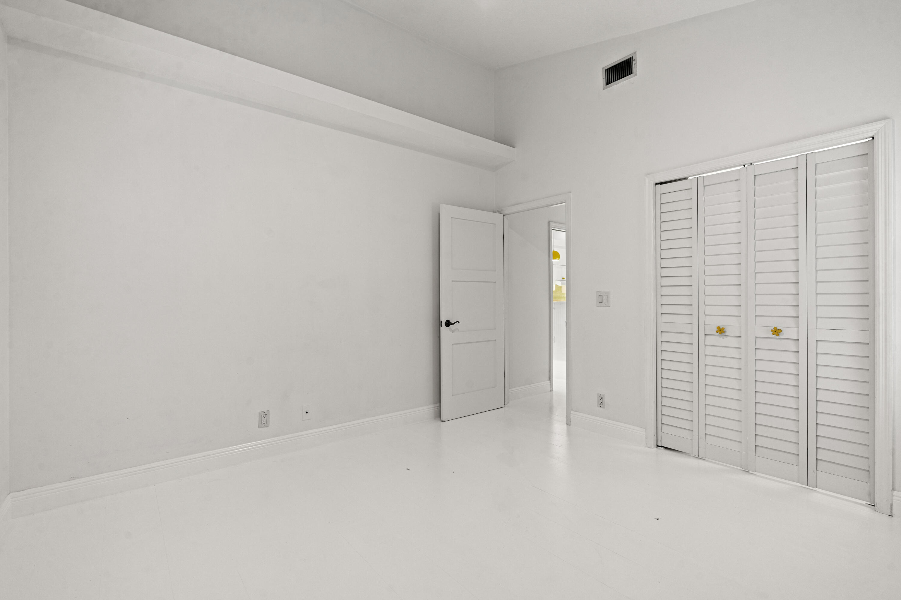 136 N River Drive W
