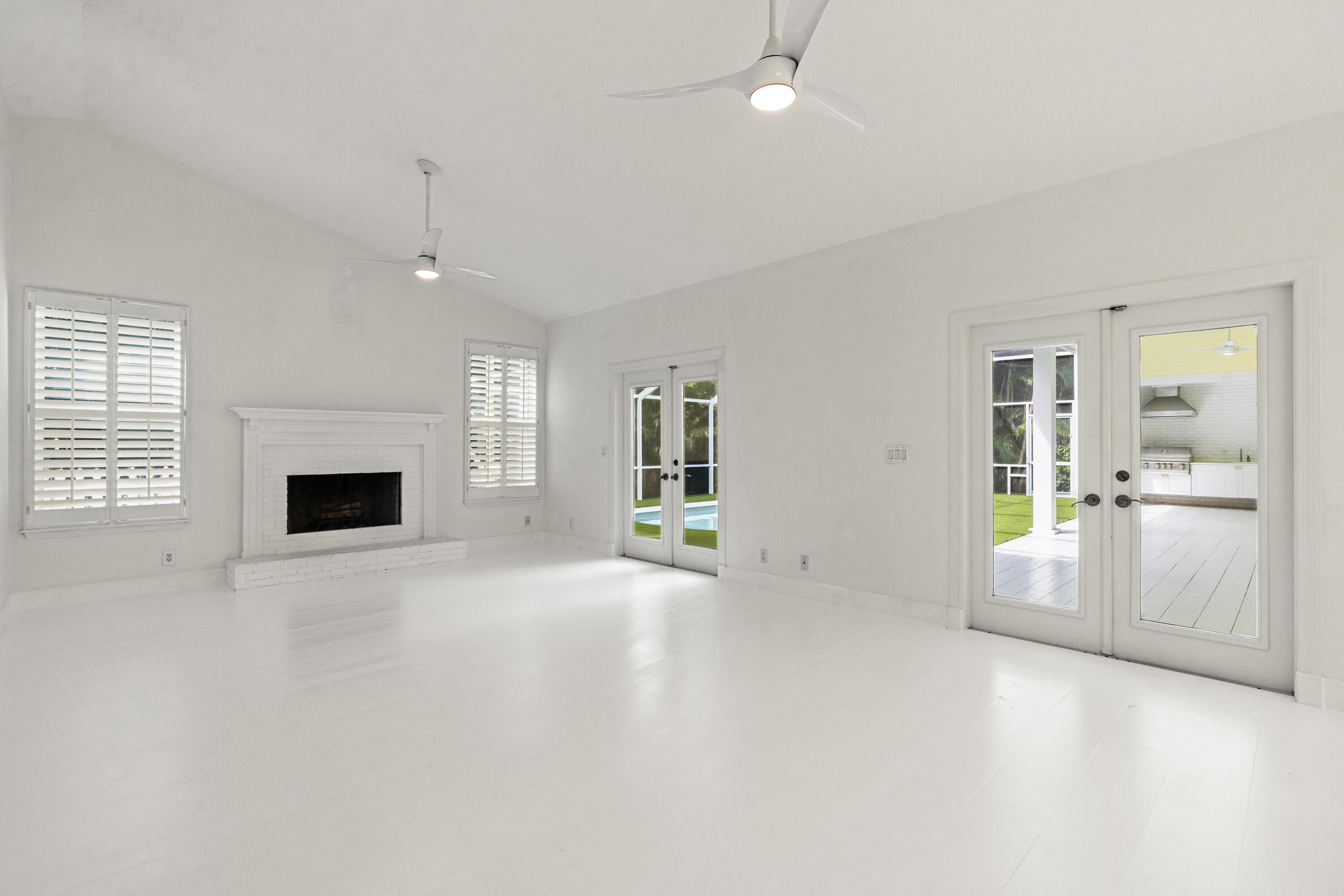 136 N River Drive W