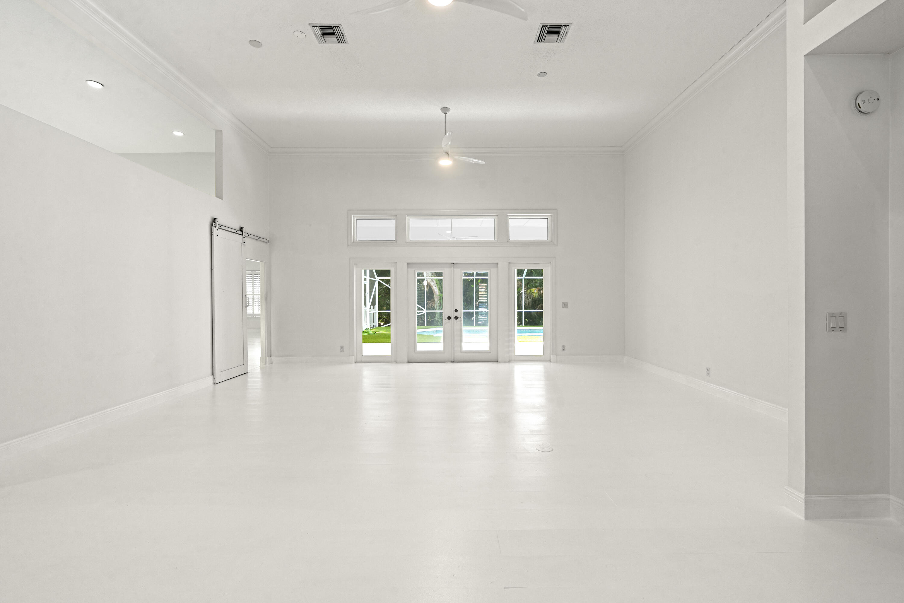 136 N River Drive W
