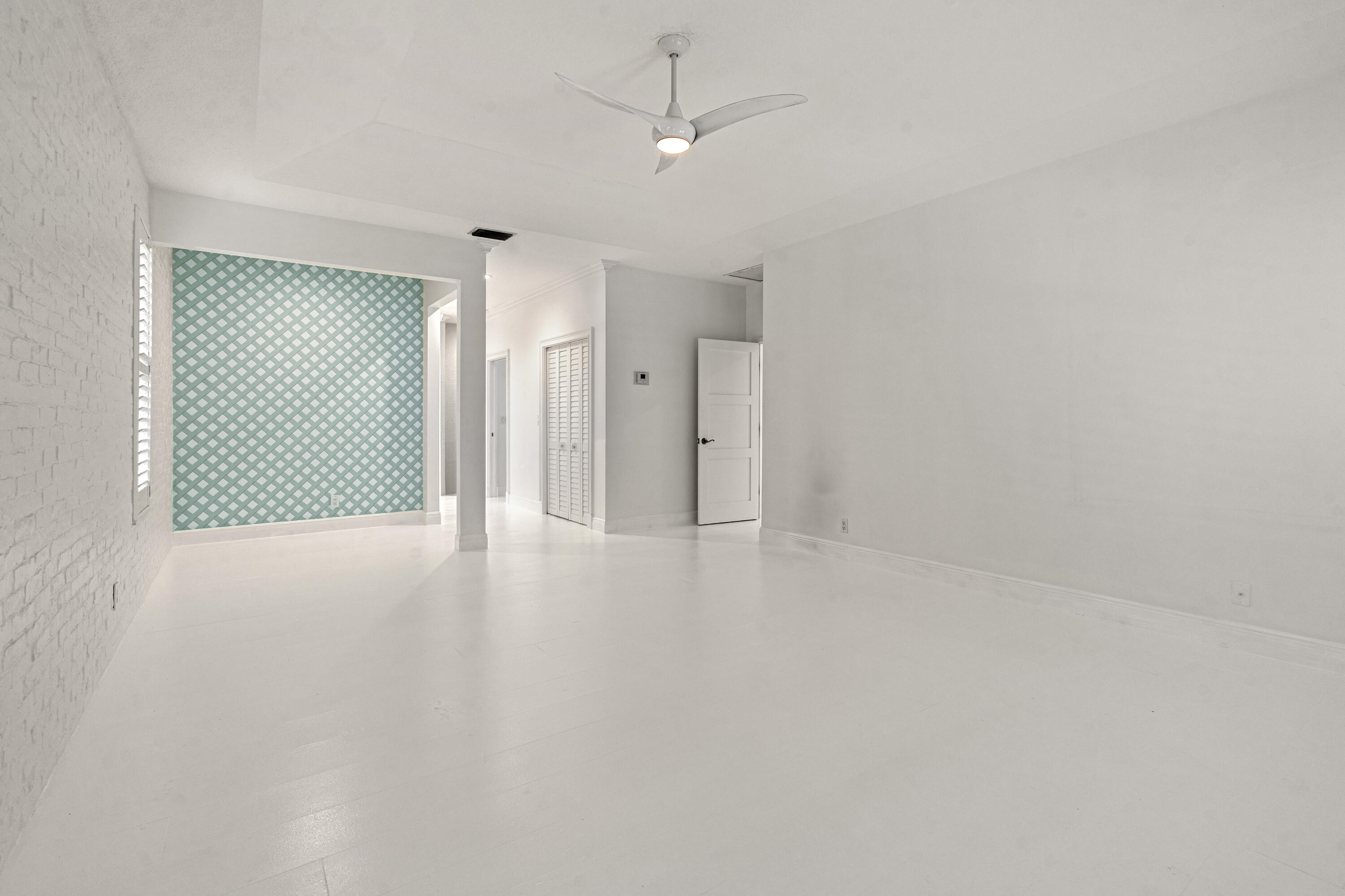 136 N River Drive W
