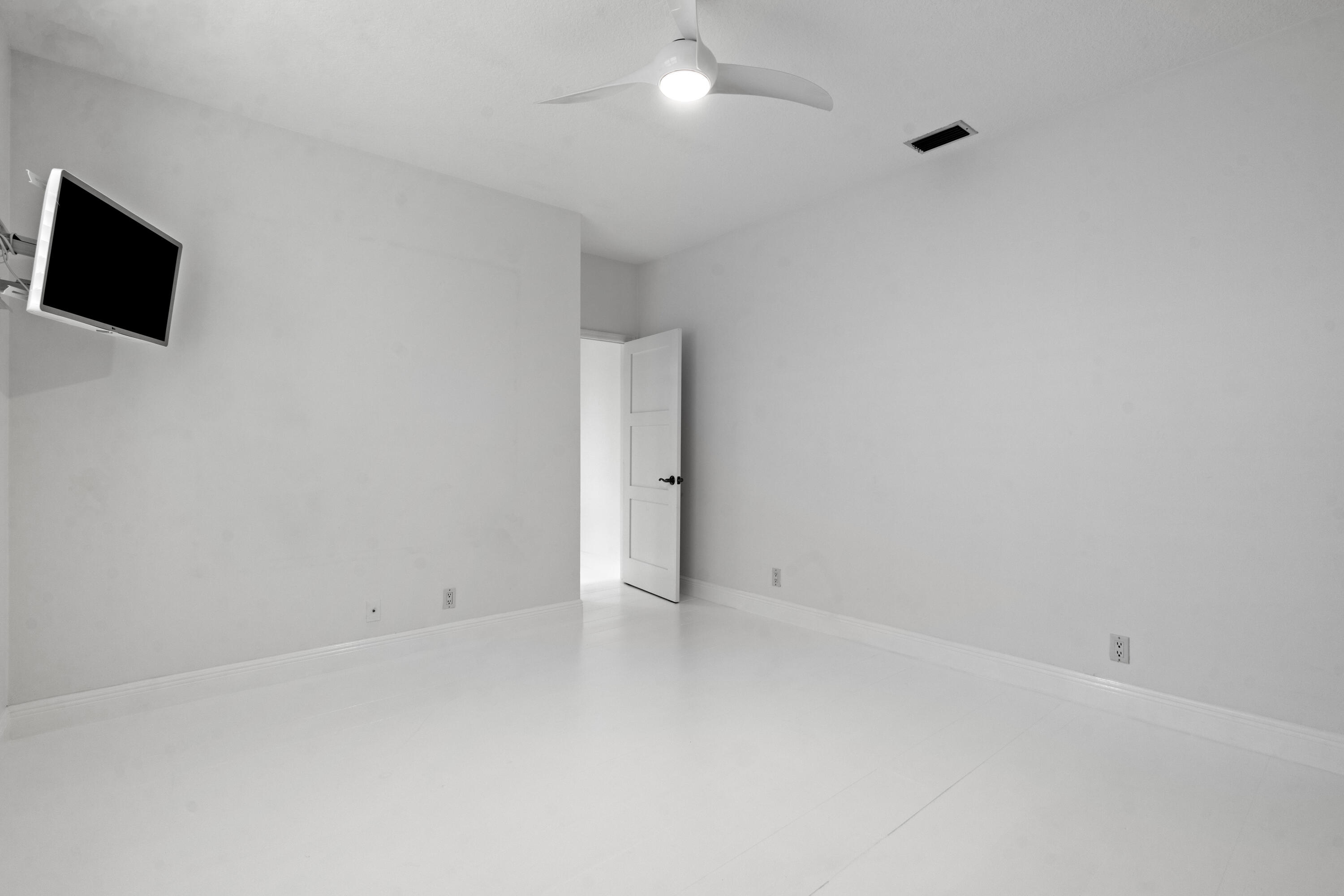 136 N River Drive W