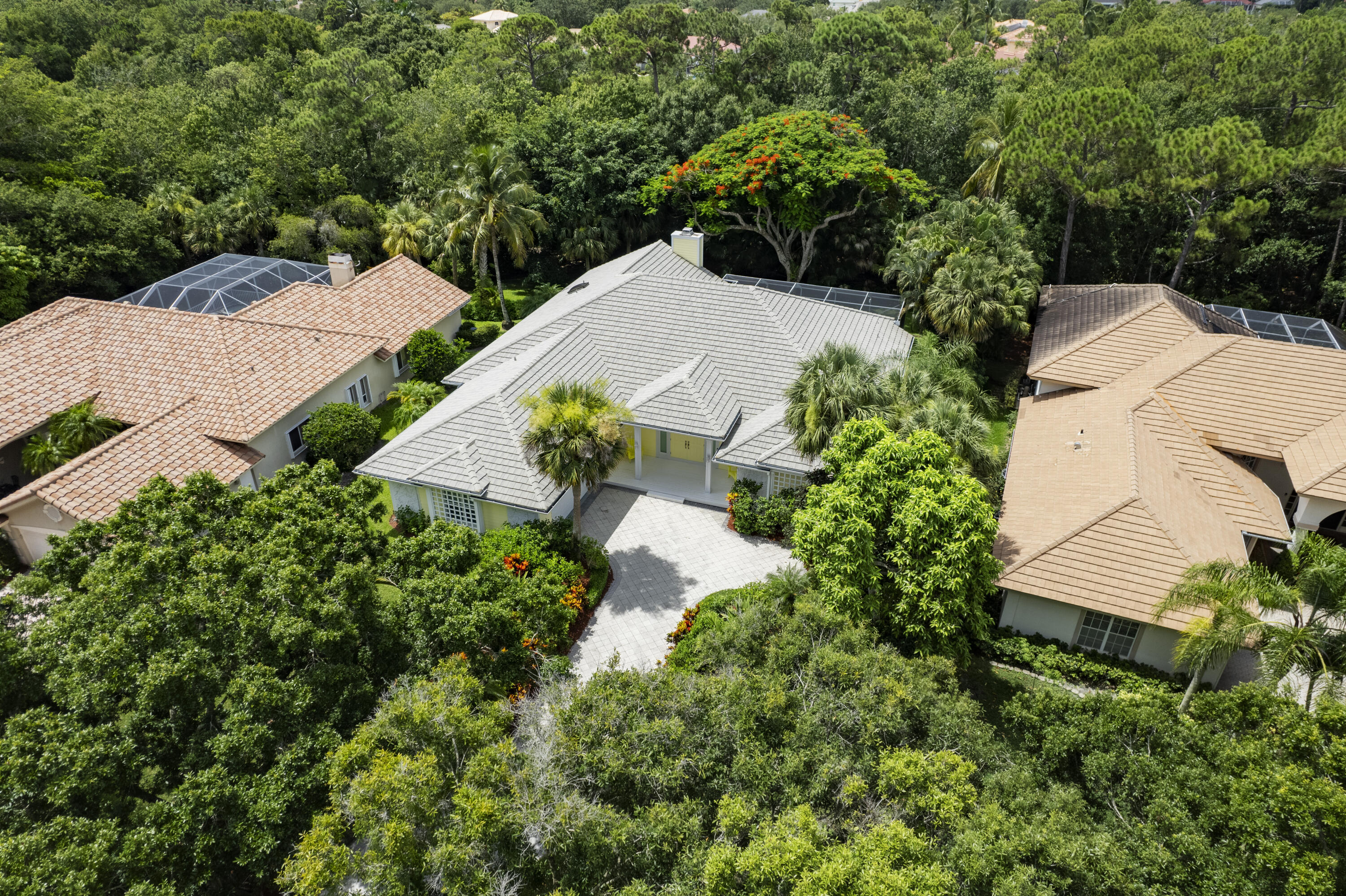 136 N River Drive W