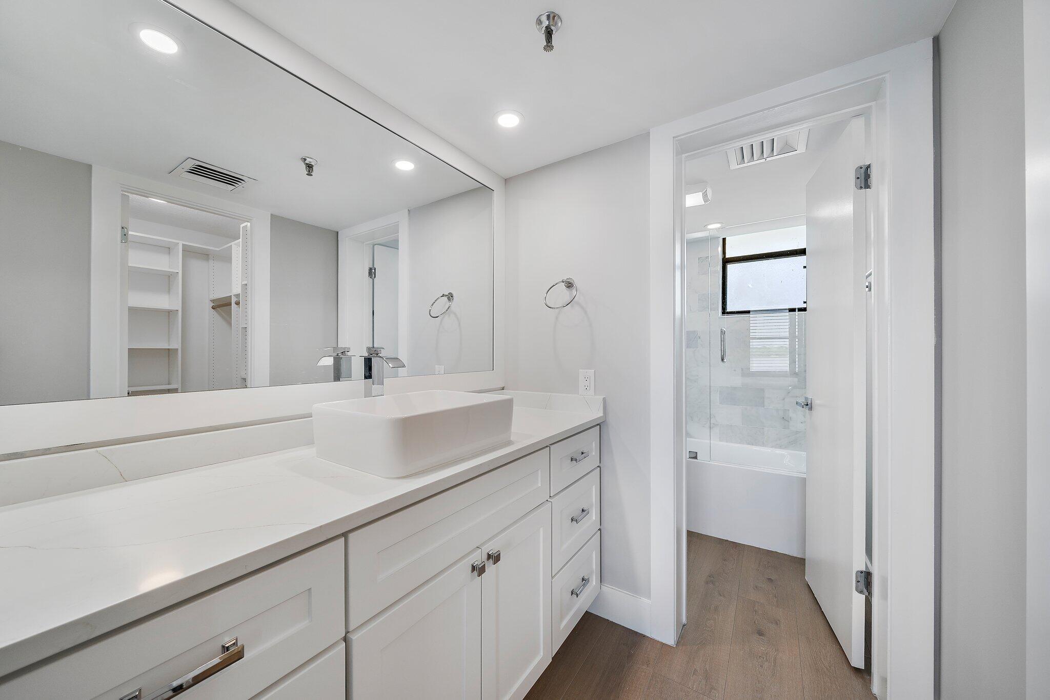 1748 Cove Drive 322