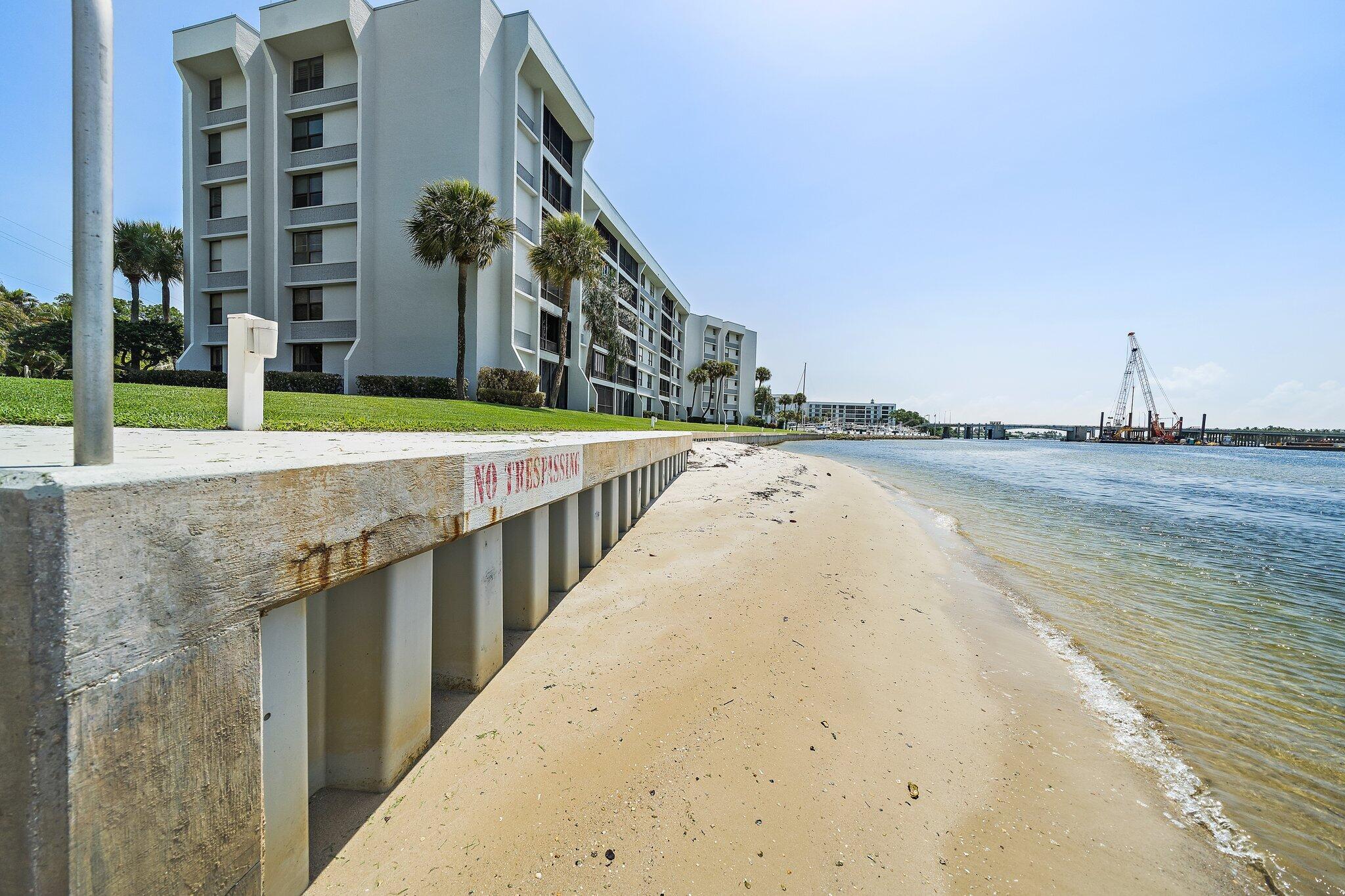 1748 Cove Drive 322