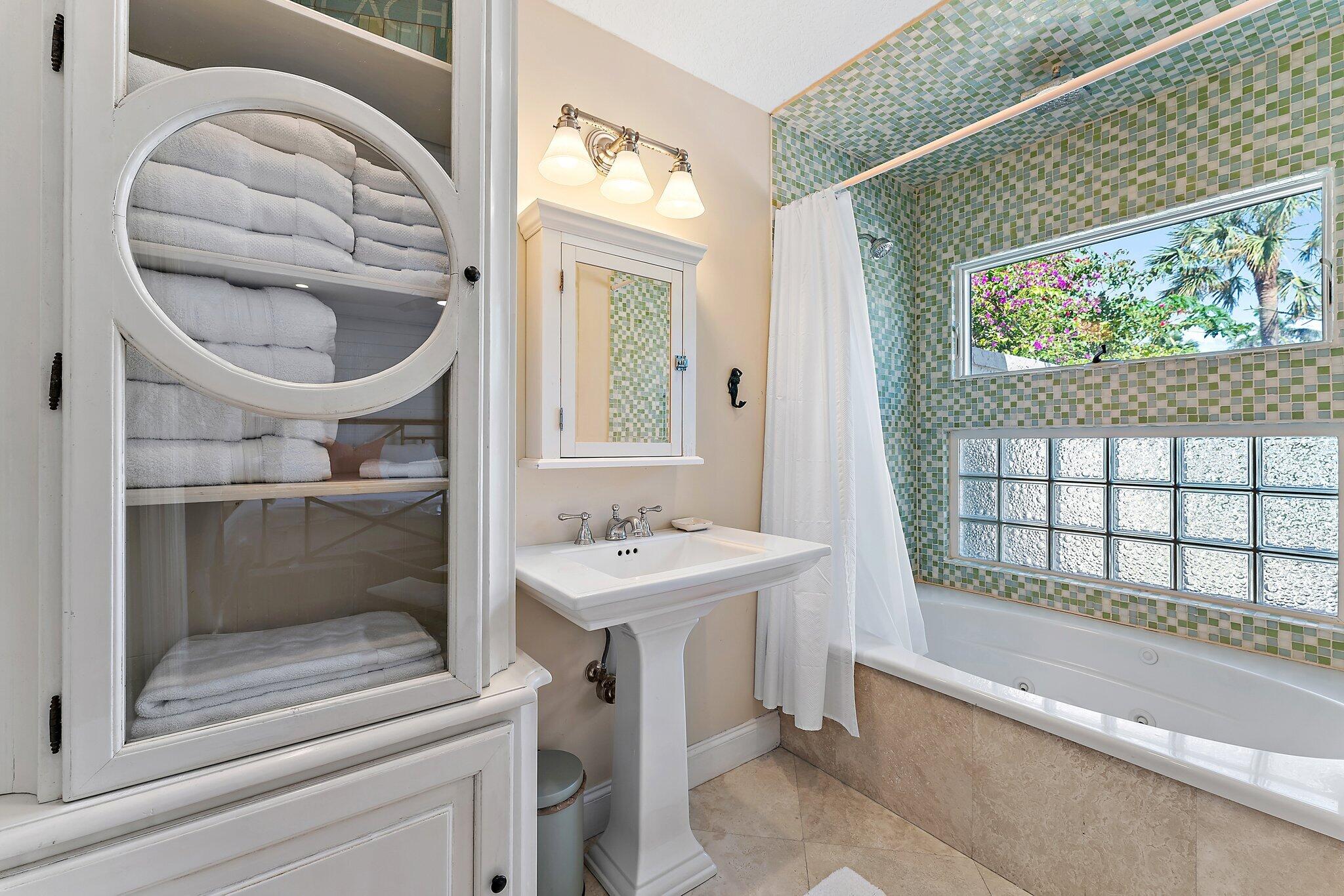 105 Rainbow Fish Circle