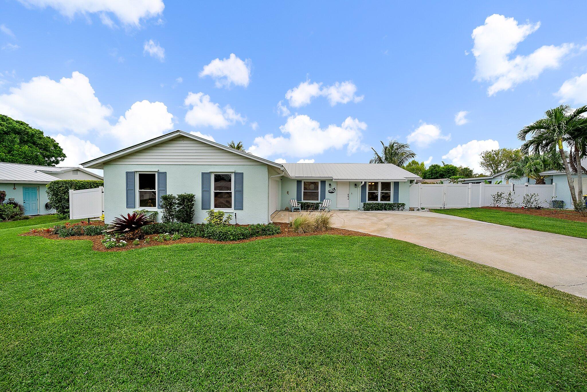 8742 SE Sandcastle Circle