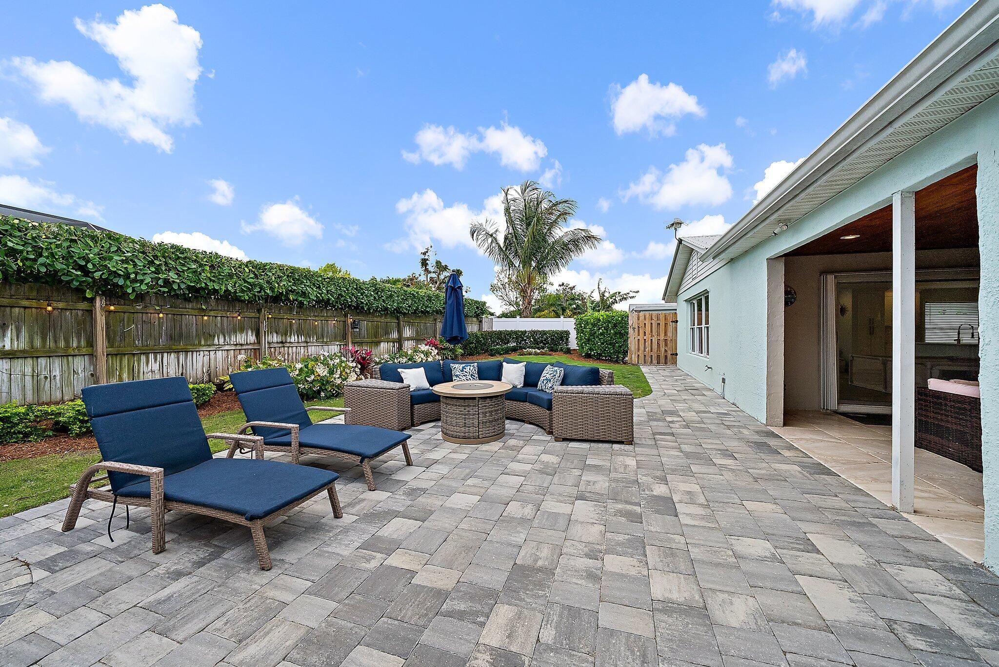 8742 SE Sandcastle Circle