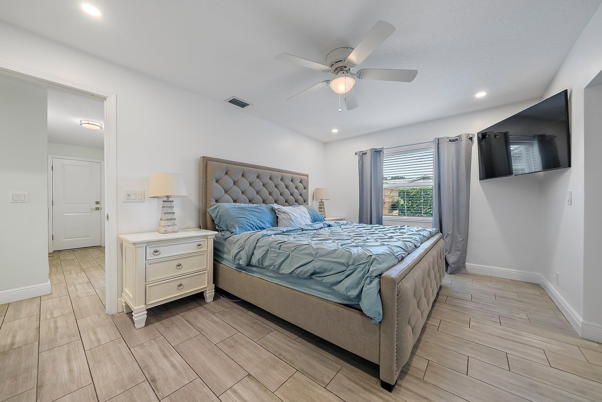 8742 SE Sandcastle Circle