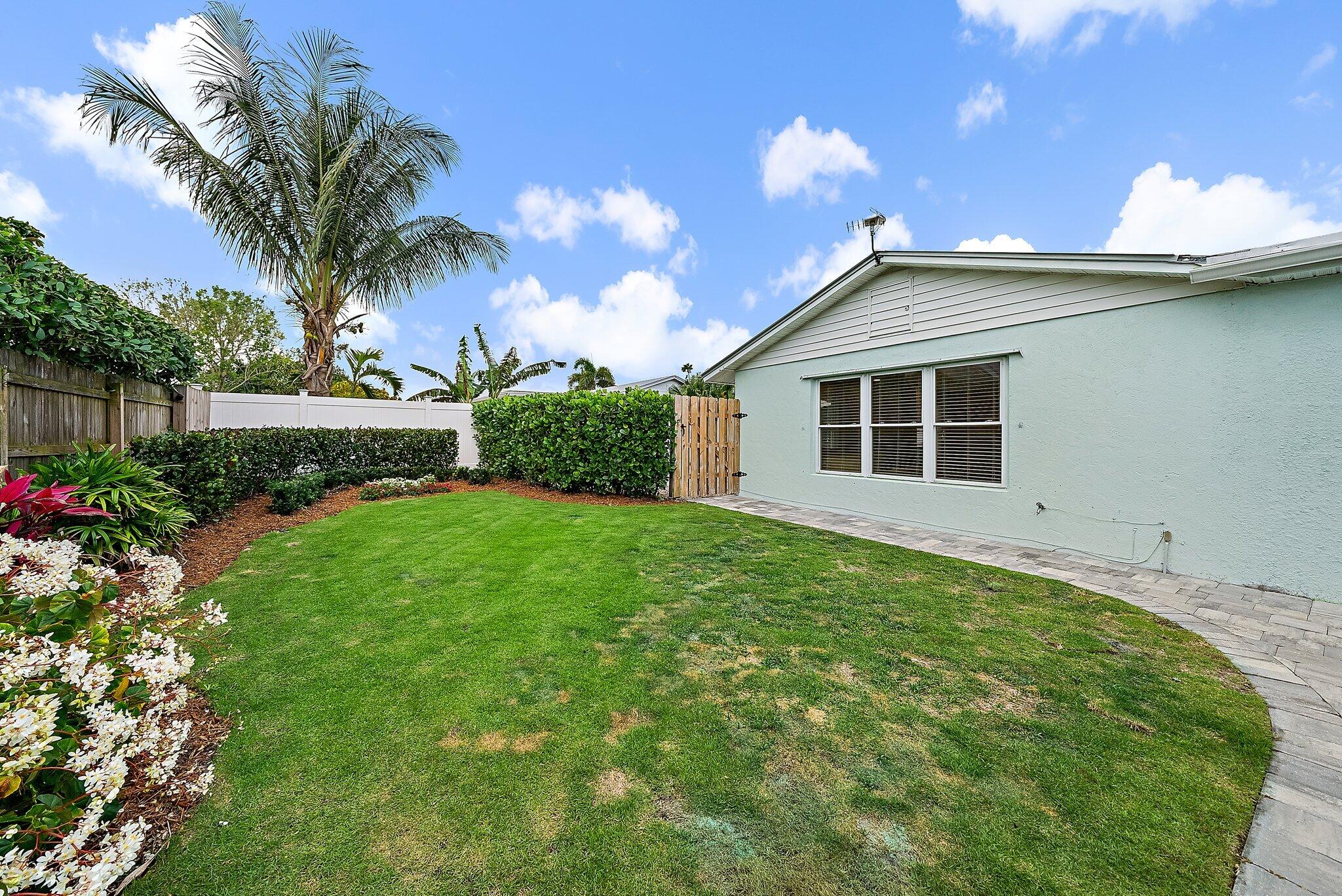 8742 SE Sandcastle Circle