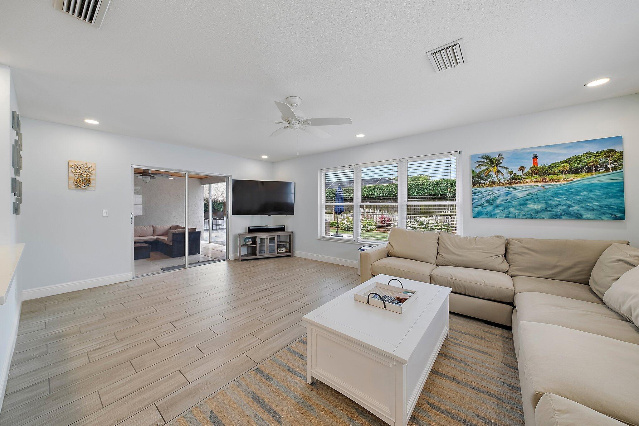 8742 SE Sandcastle Circle