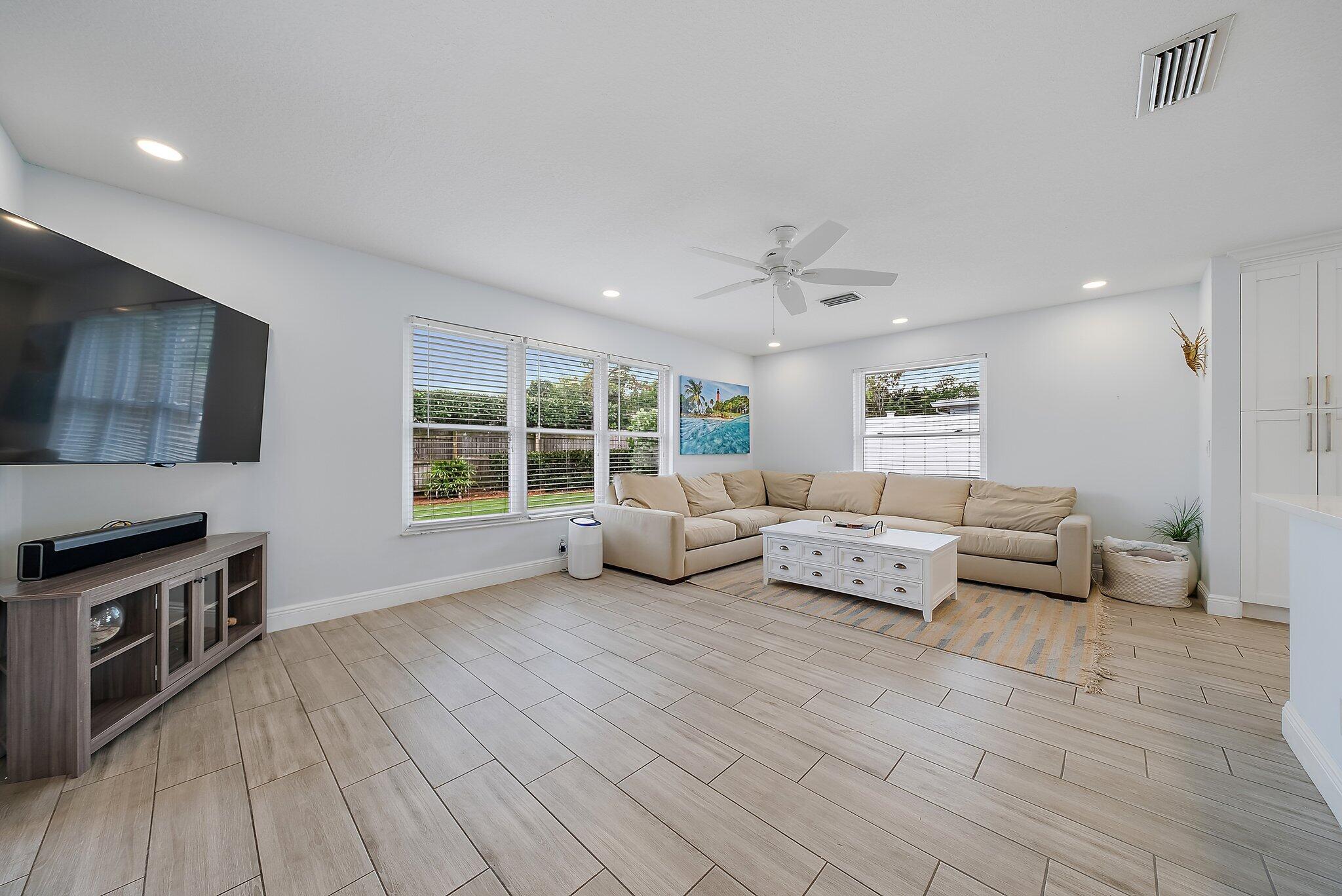 8742 SE Sandcastle Circle