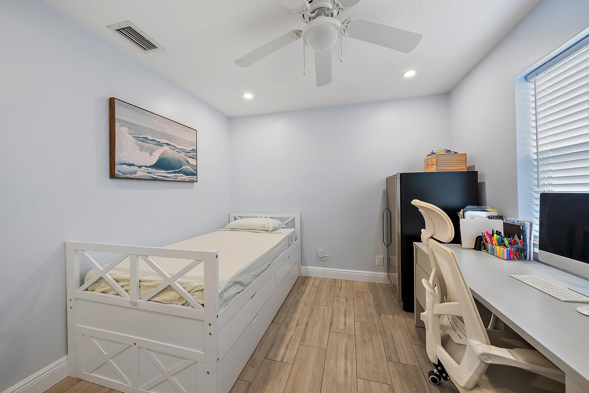 8742 SE Sandcastle Circle