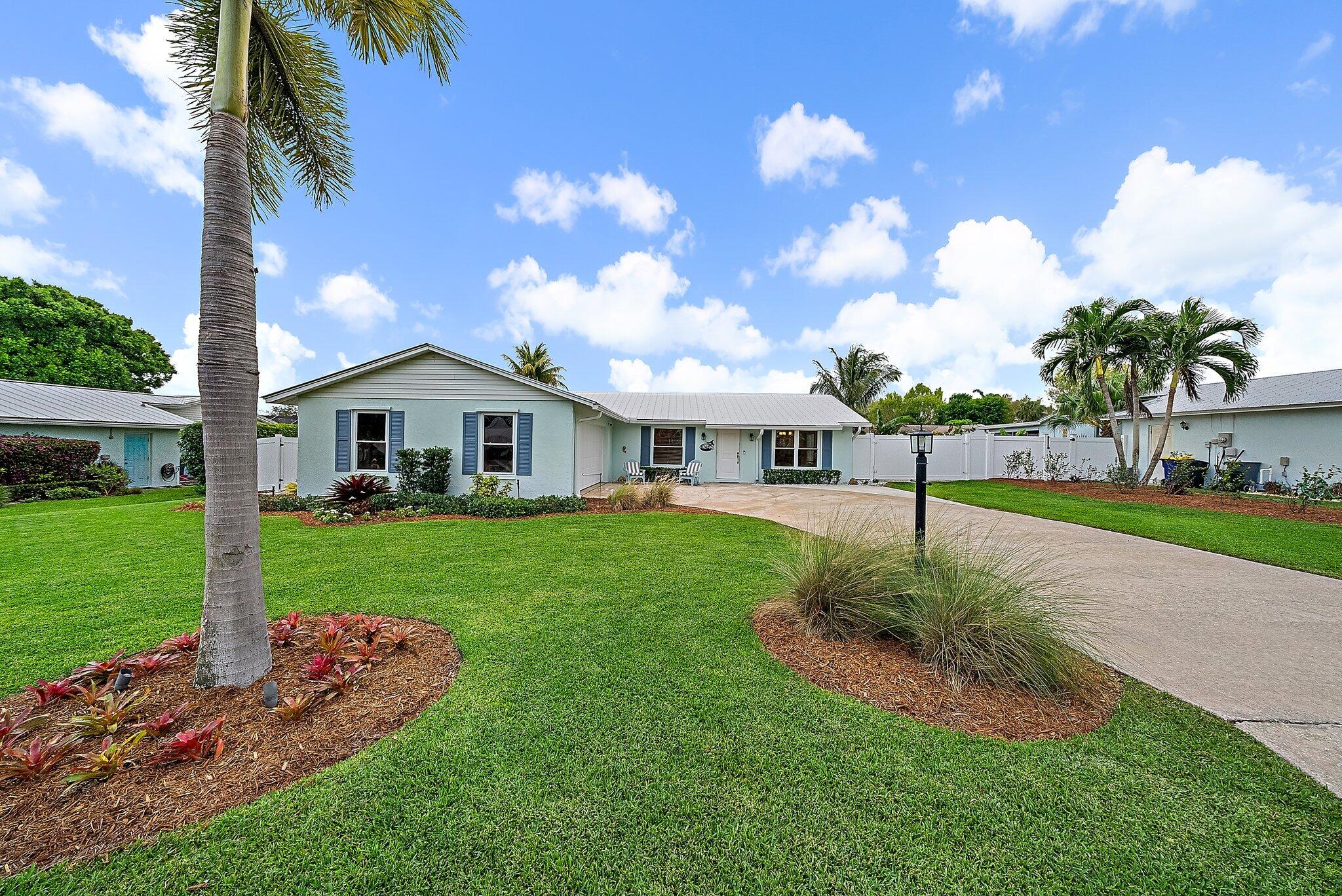 8742 SE Sandcastle Circle