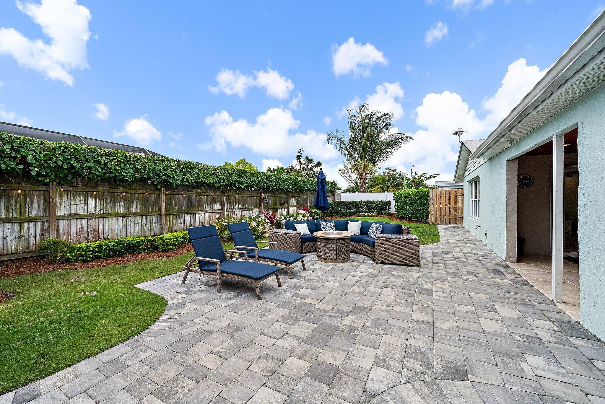 8742 SE Sandcastle Circle