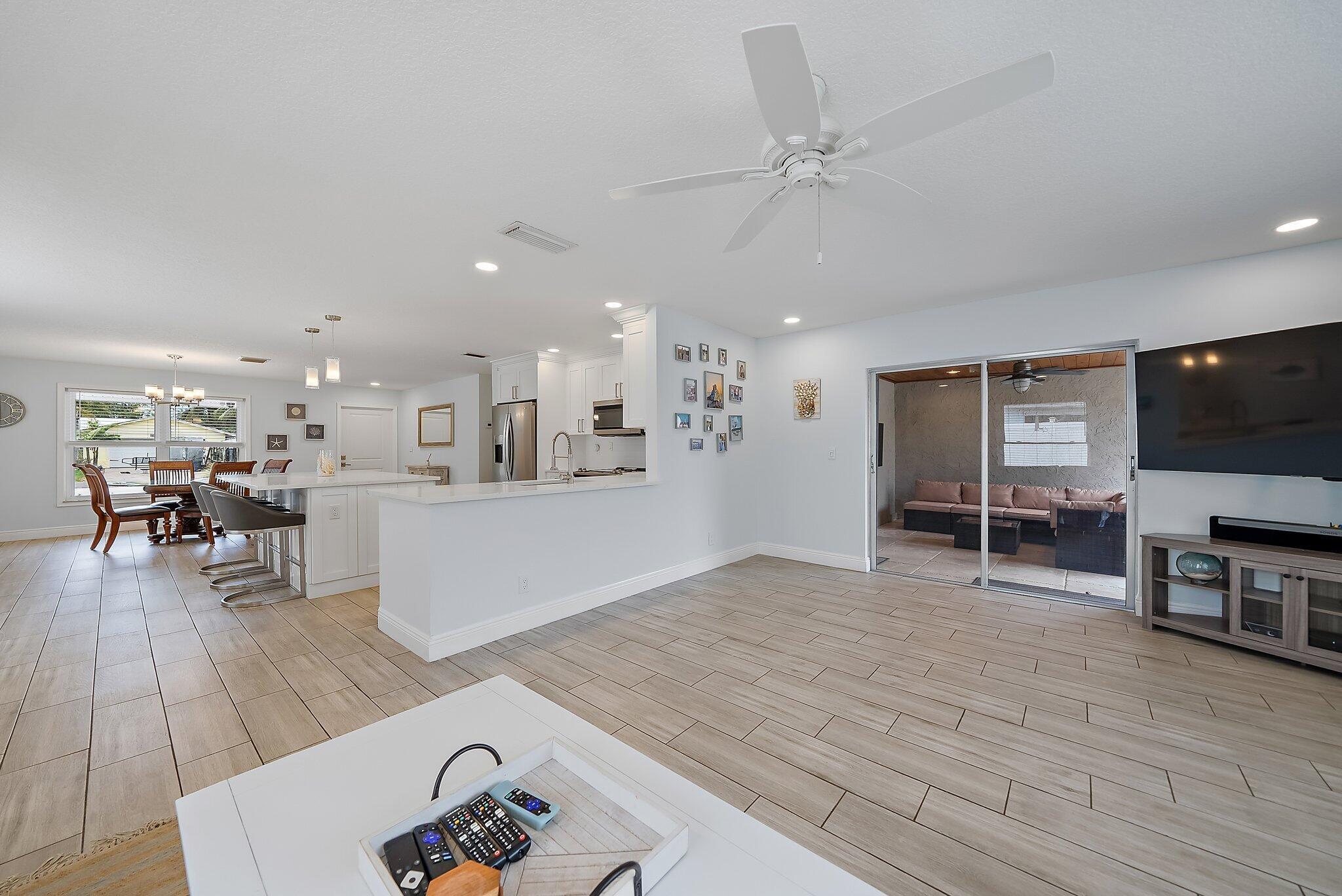 8742 SE Sandcastle Circle