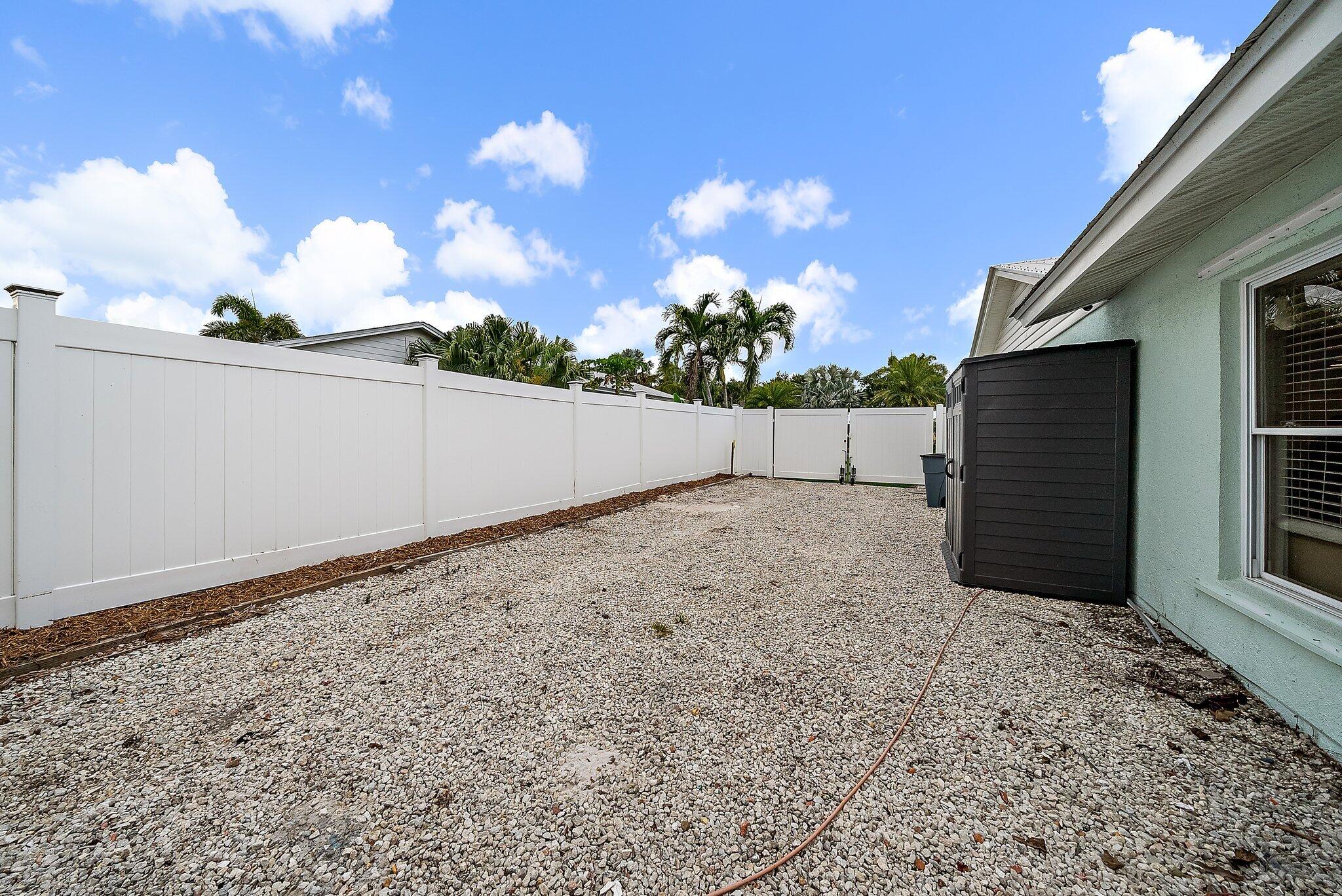 8742 SE Sandcastle Circle