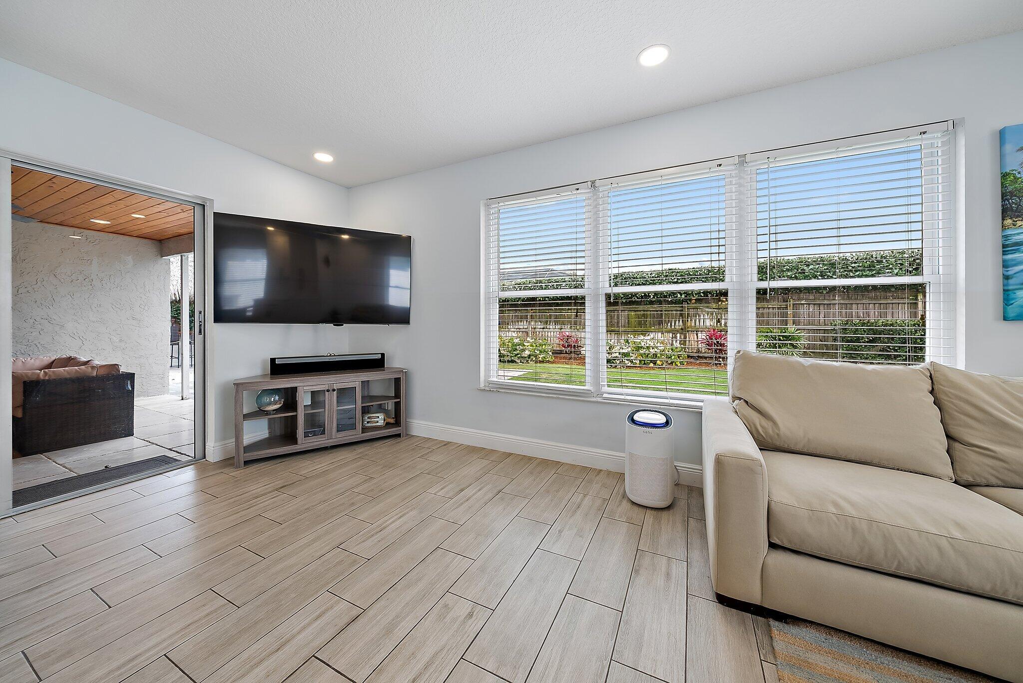 8742 SE Sandcastle Circle