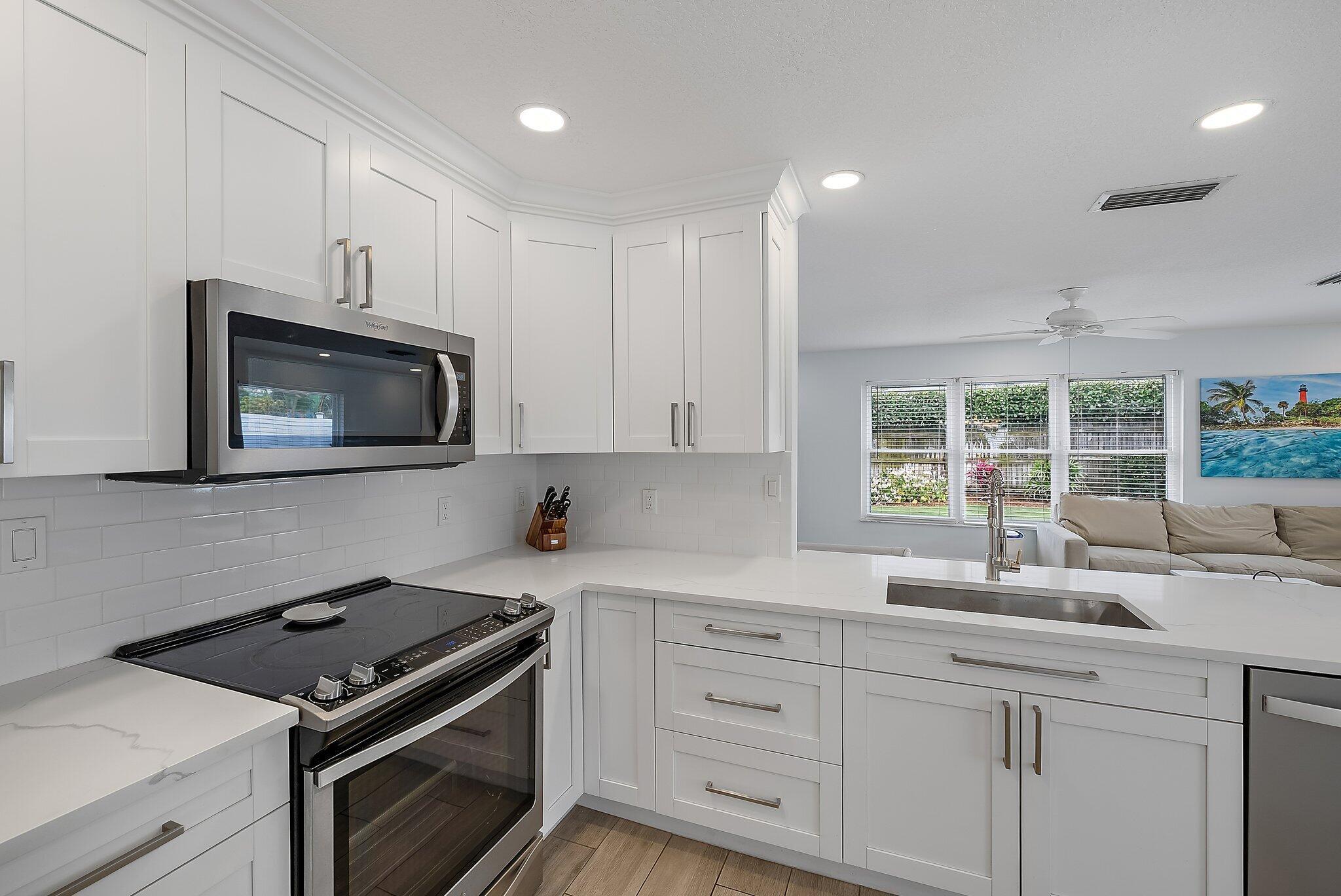 8742 SE Sandcastle Circle