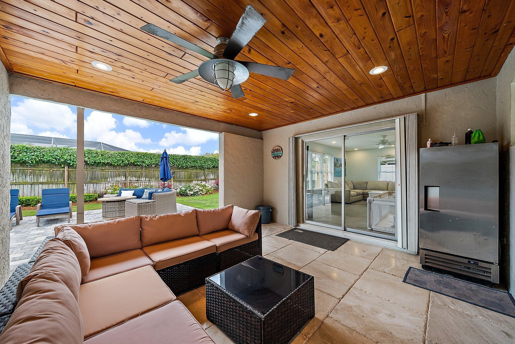 8742 SE Sandcastle Circle