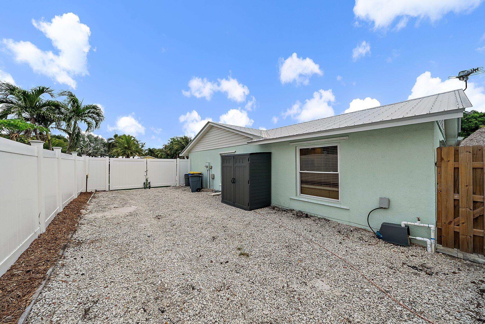 8742 SE Sandcastle Circle