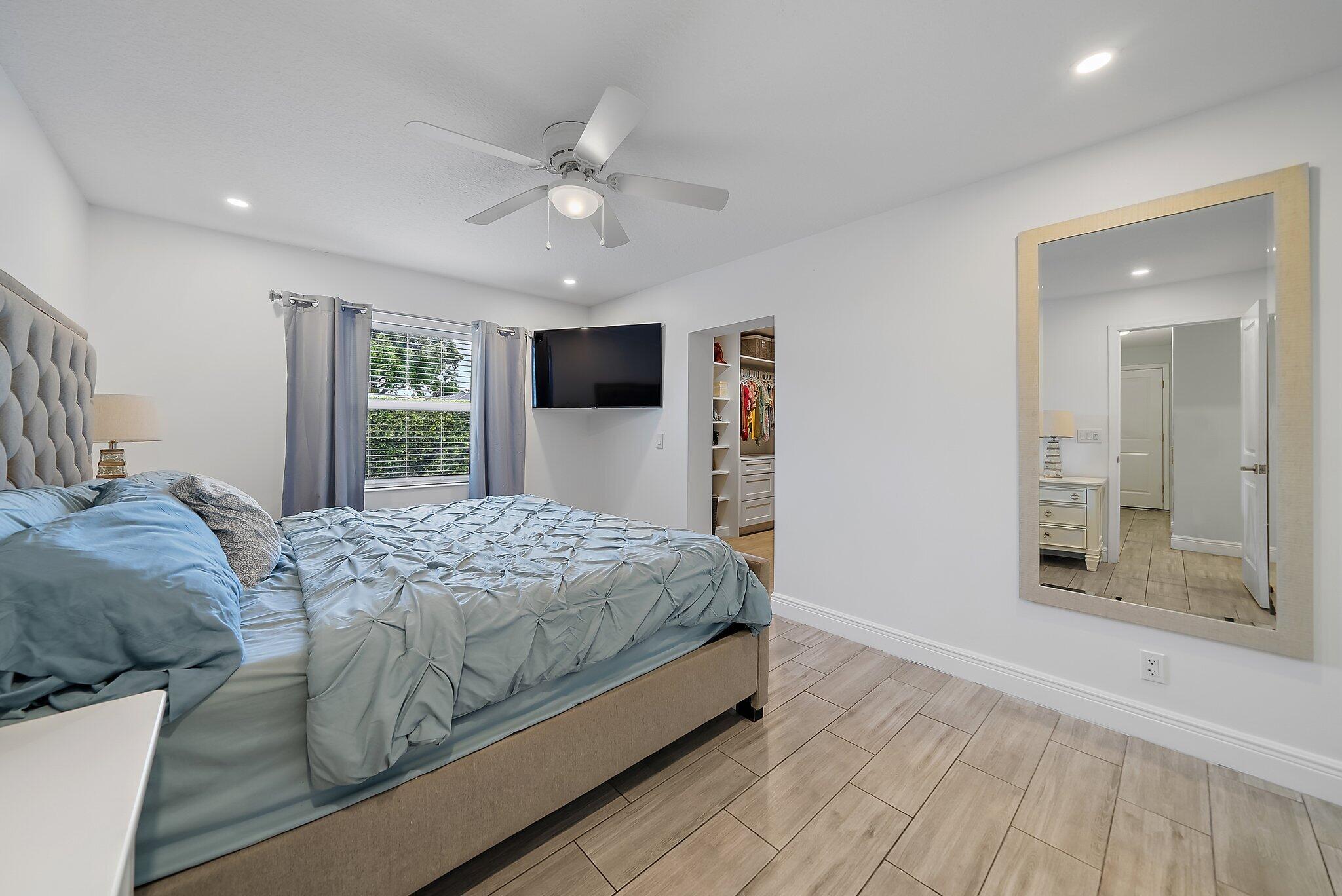 8742 SE Sandcastle Circle