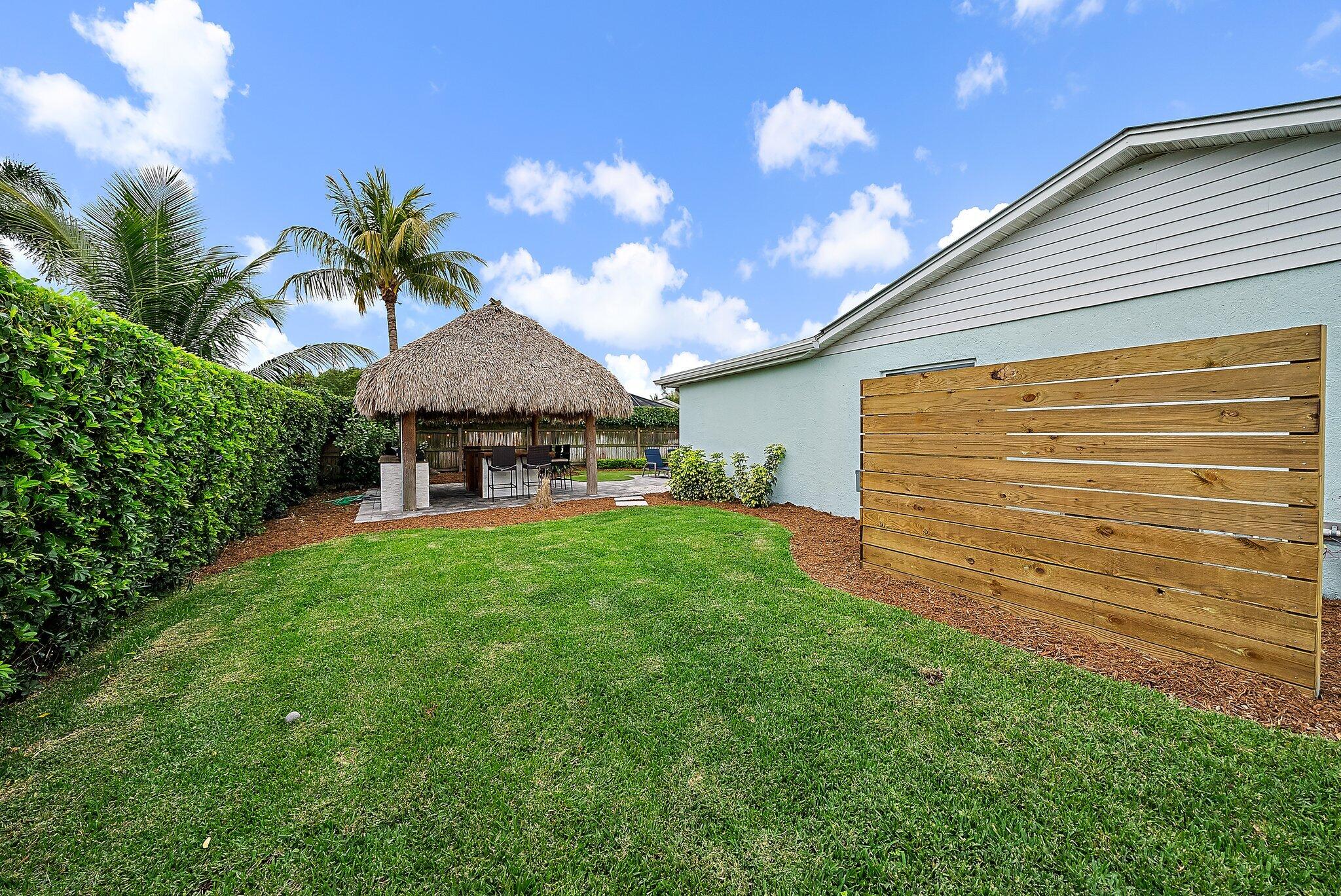 8742 SE Sandcastle Circle