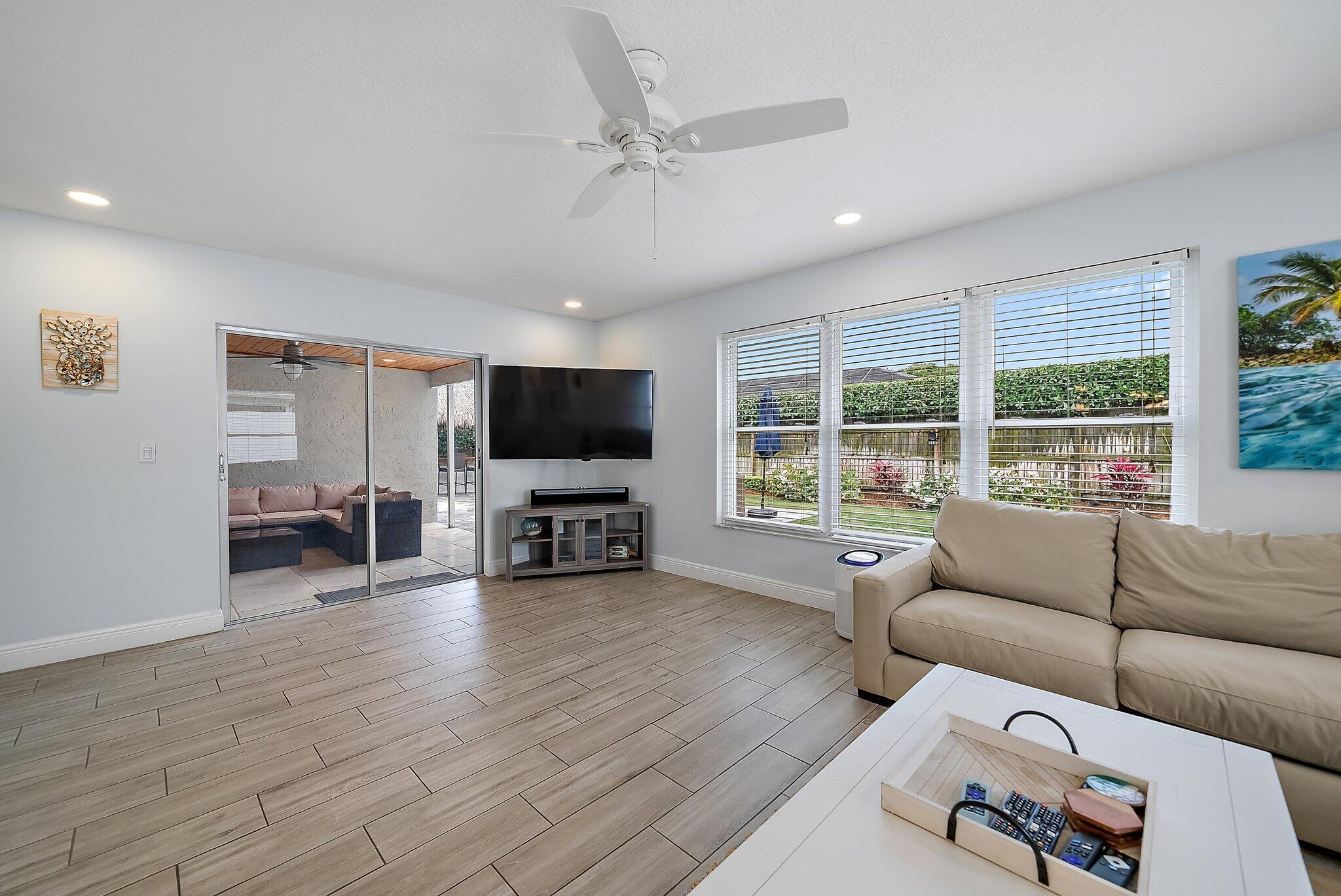 8742 SE Sandcastle Circle