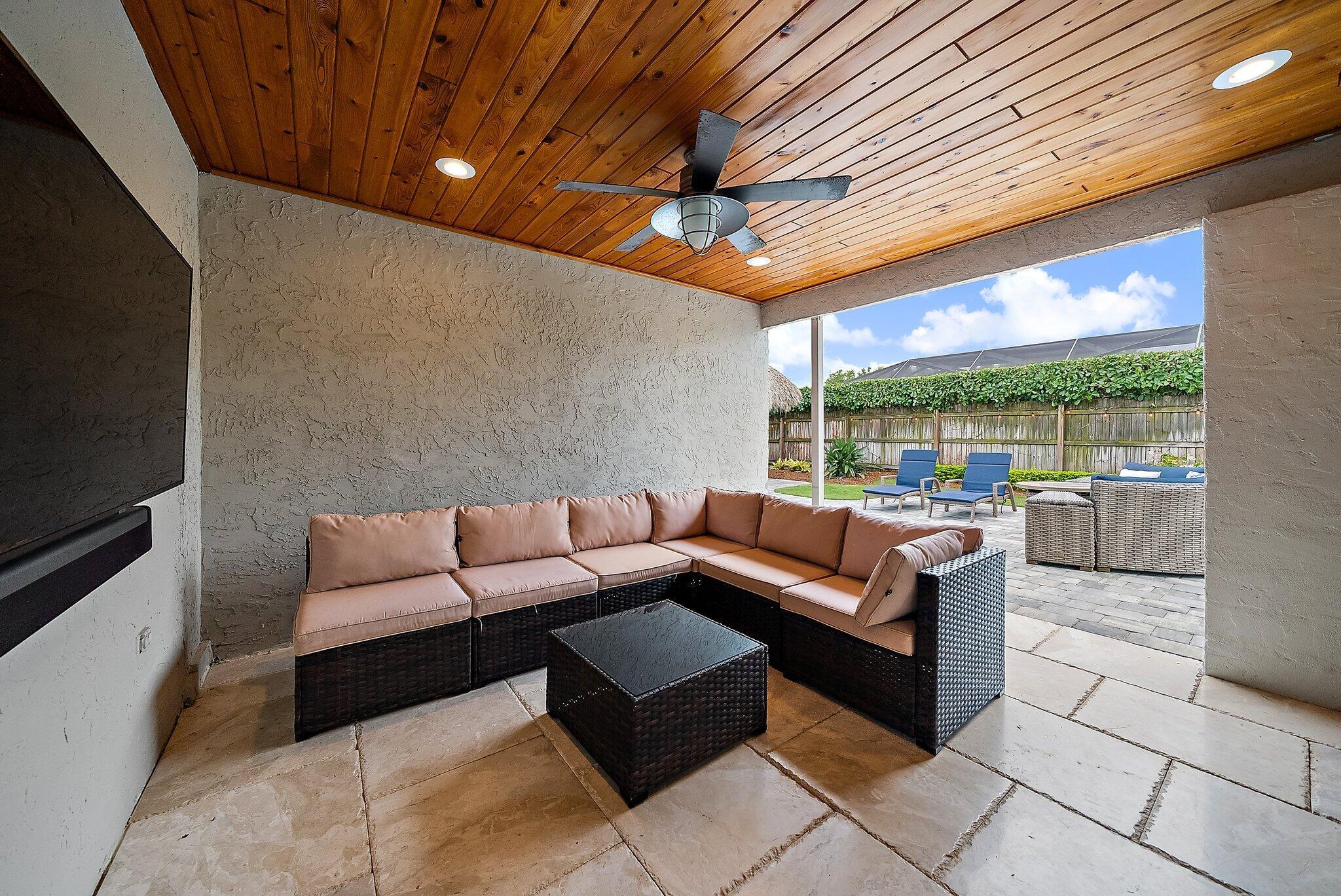 8742 SE Sandcastle Circle