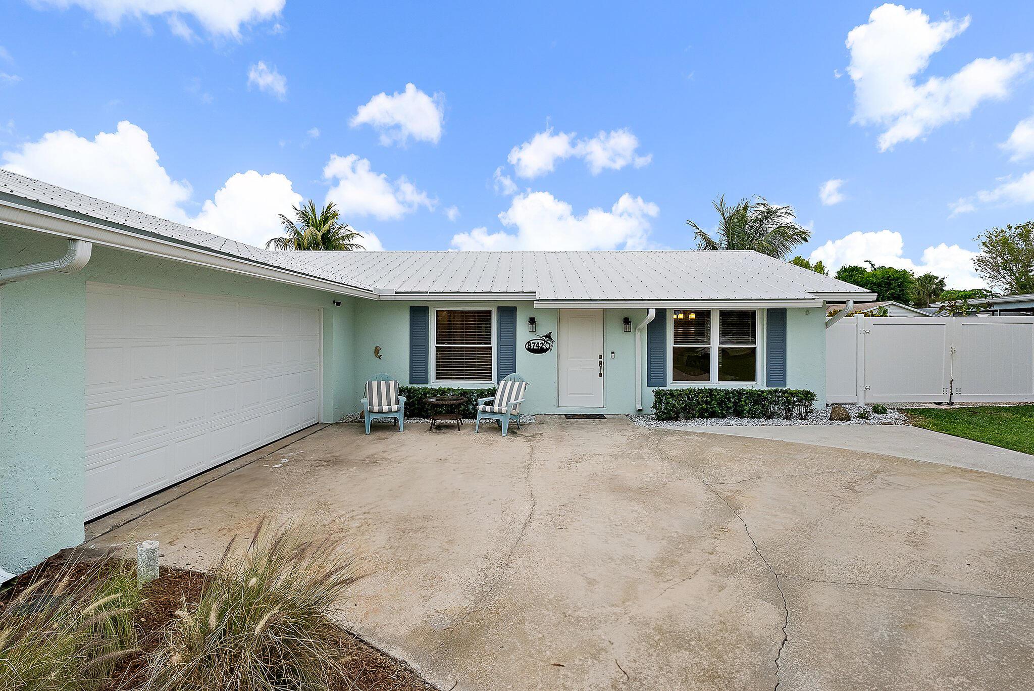 8742 SE Sandcastle Circle