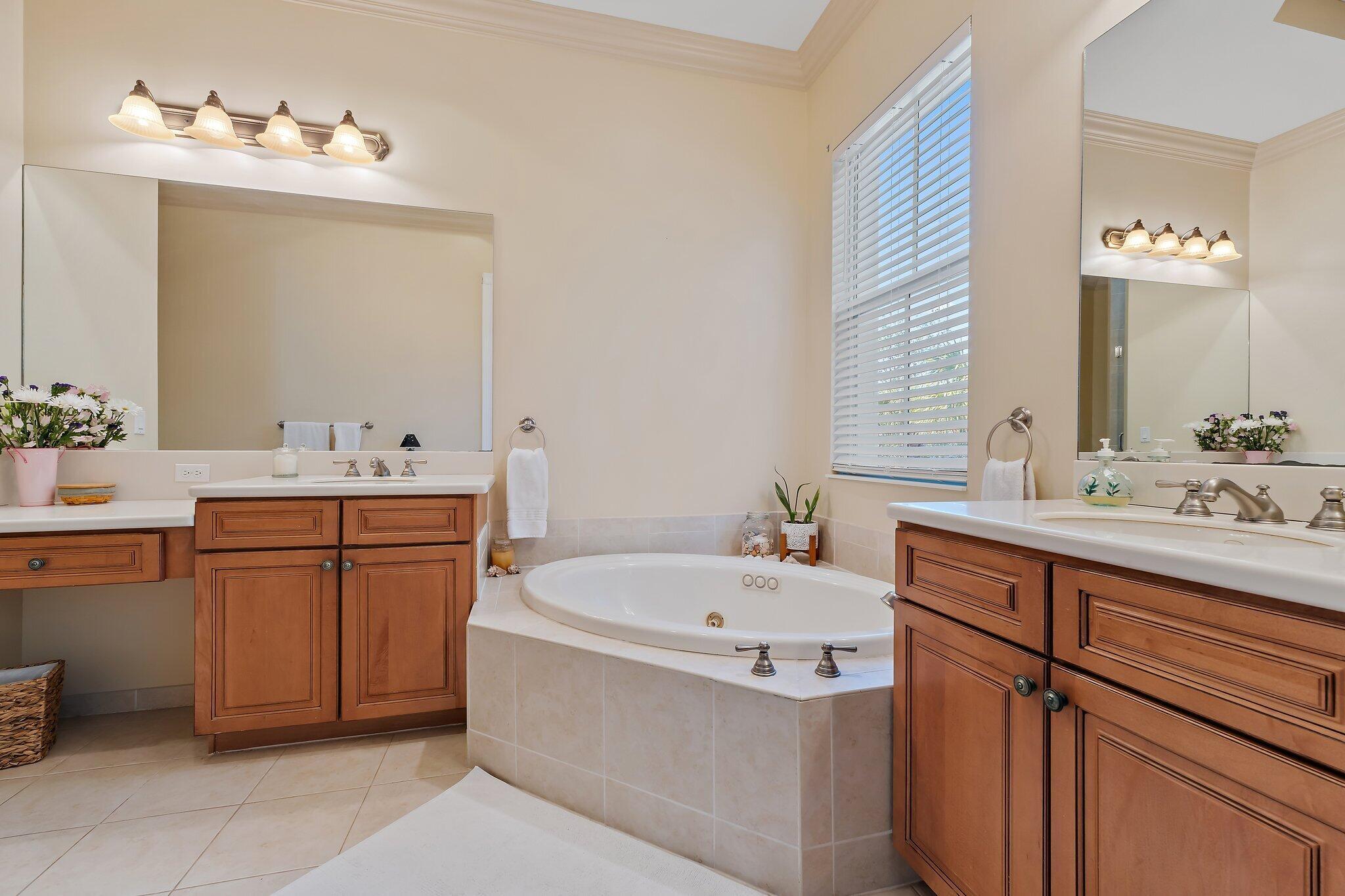 1000 N Us Highway 1 817