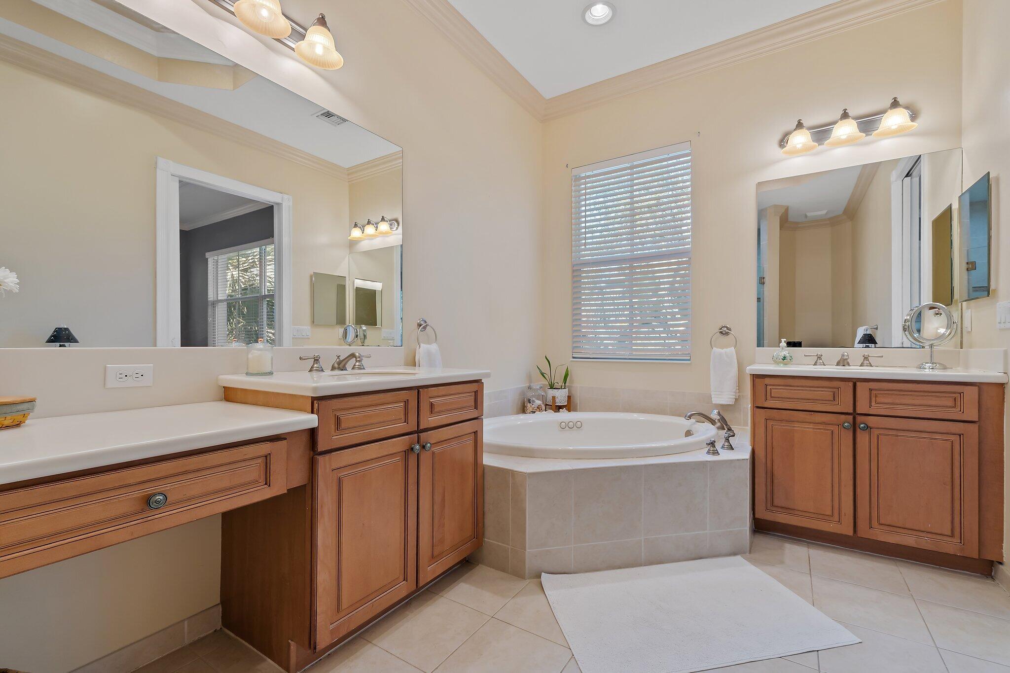 1000 N Us Highway 1 817