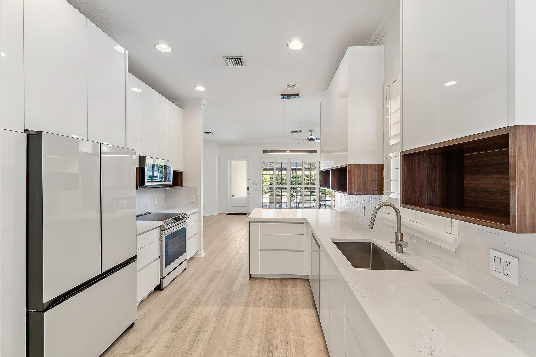 231 Caravelle Drive