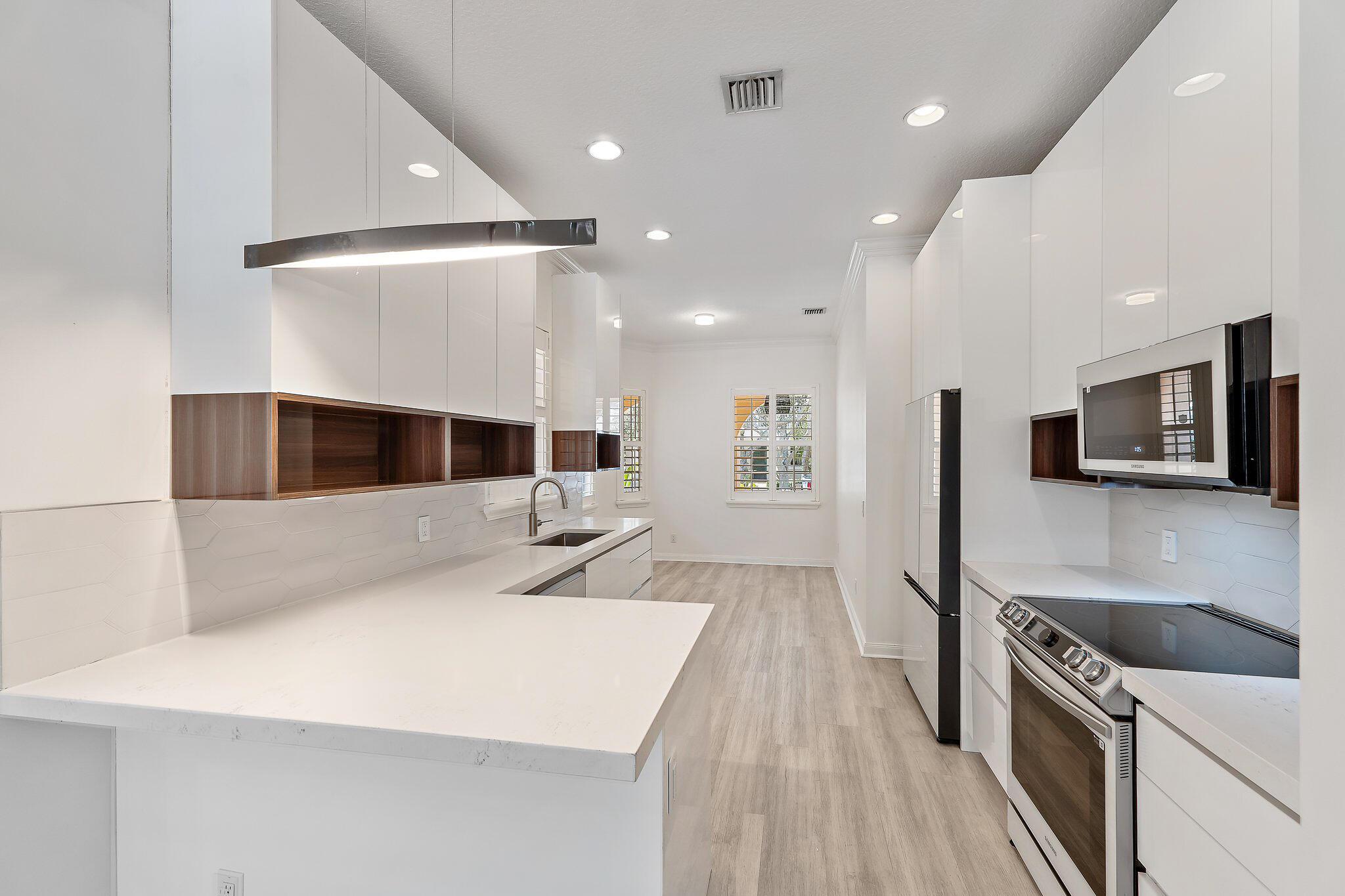 231 Caravelle Drive