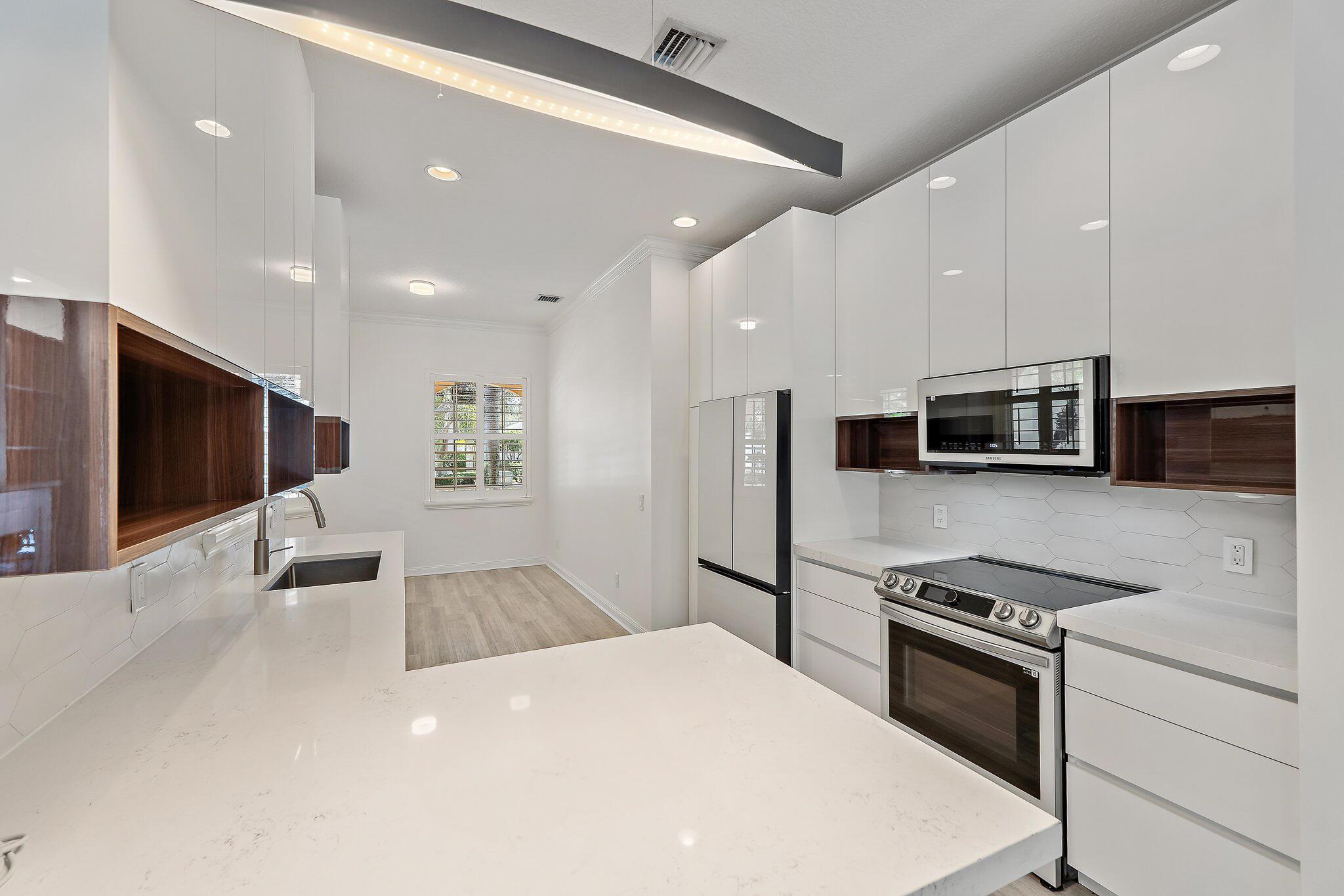 231 Caravelle Drive