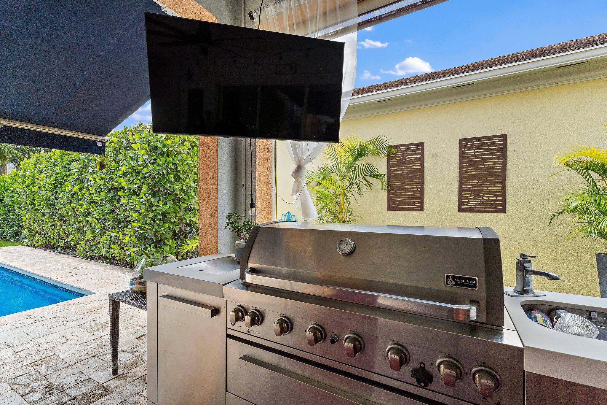231 Caravelle Drive