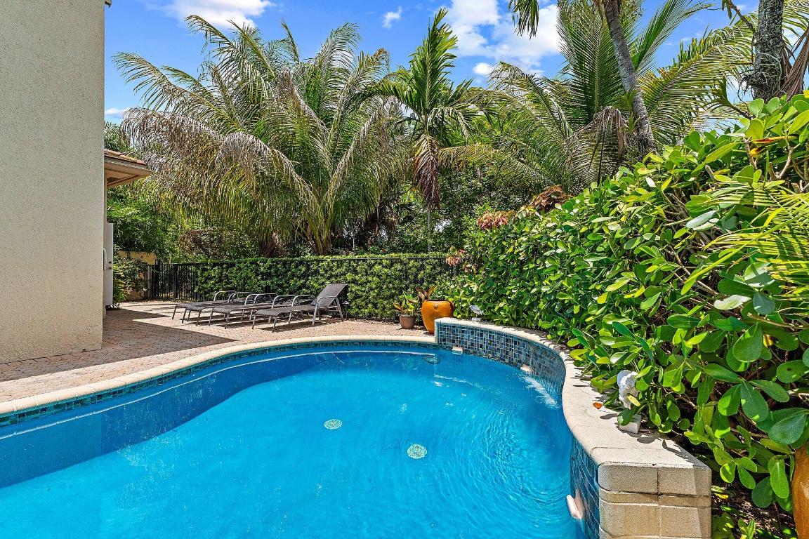 9389 Osprey Isles Boulevard