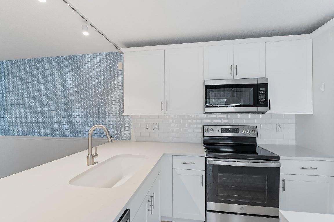 2406 SW Danbury Lane