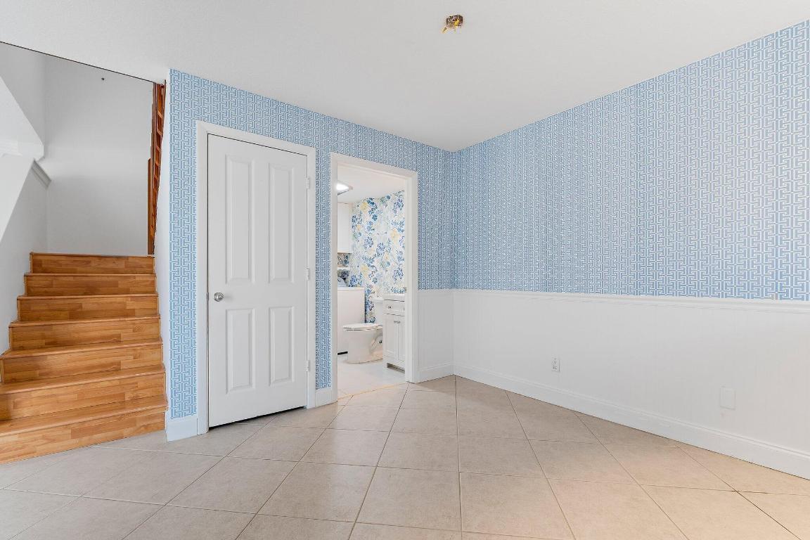 2406 SW Danbury Lane