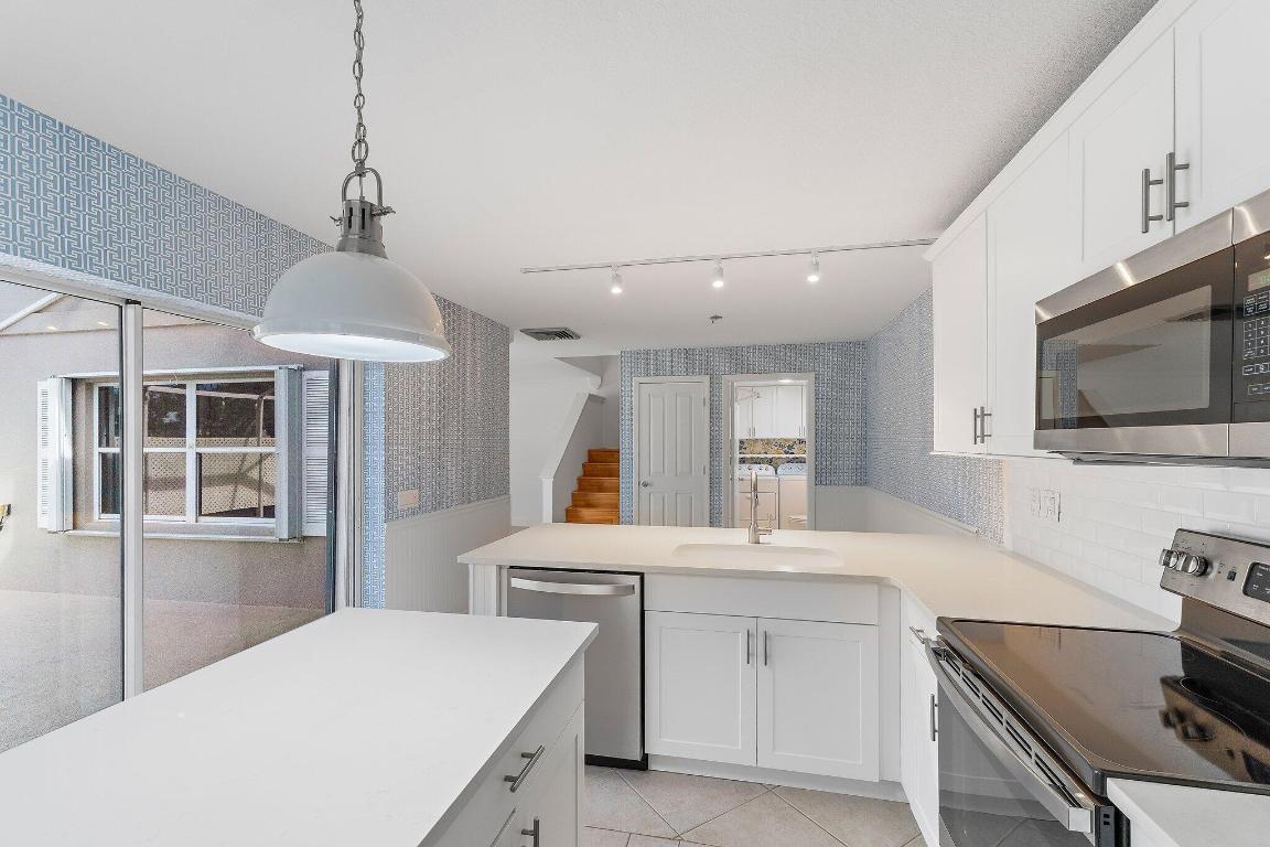 2406 SW Danbury Lane