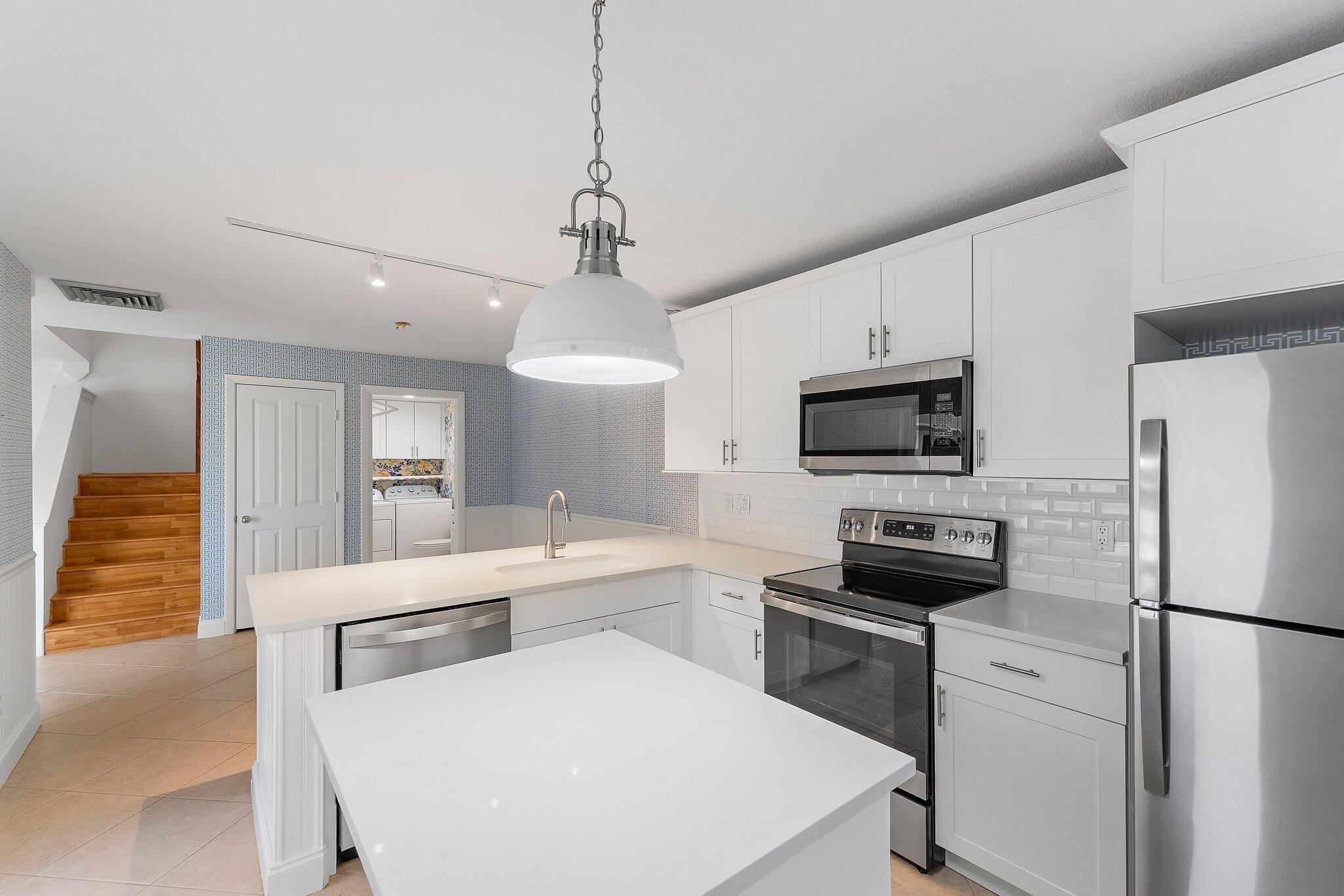 2406 SW Danbury Lane