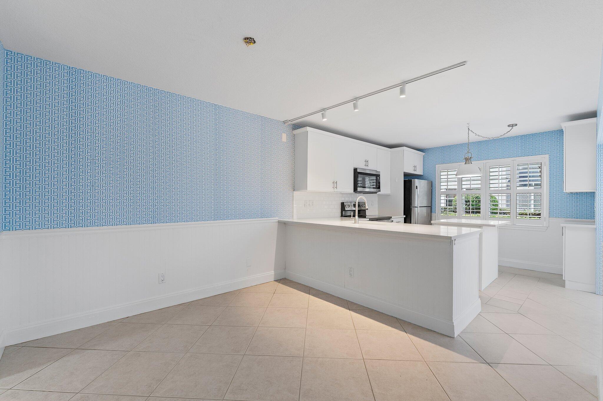 2406 SW Danbury Lane