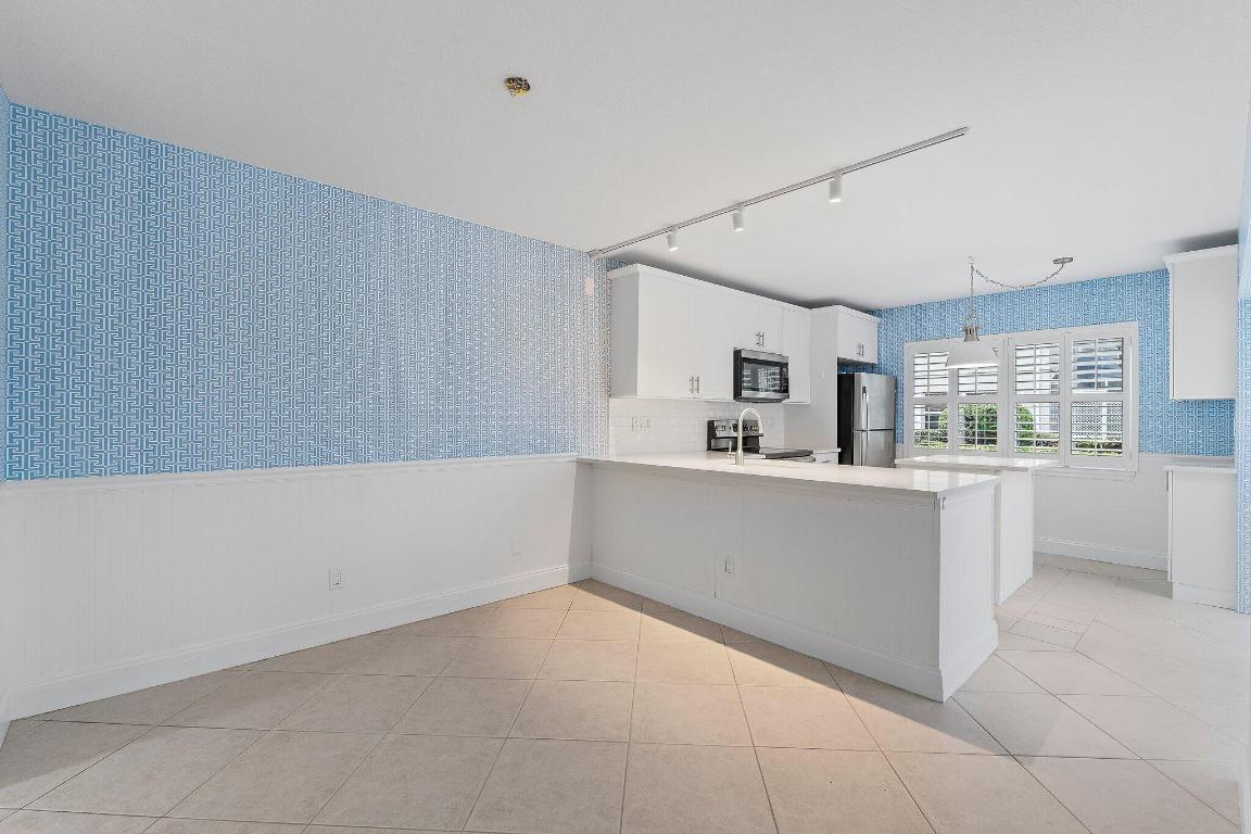 2406 SW Danbury Lane