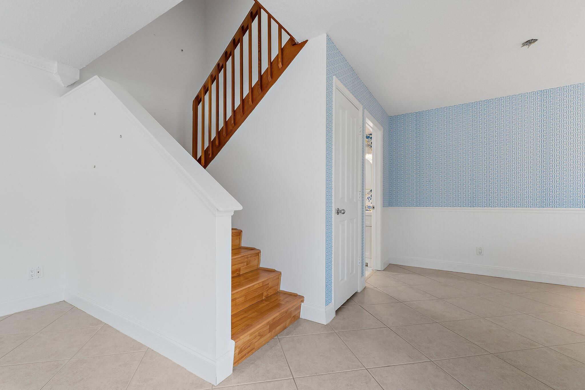 2406 SW Danbury Lane