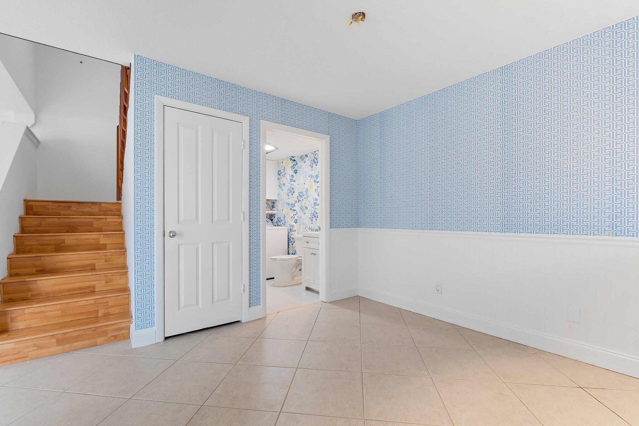 2406 SW Danbury Lane